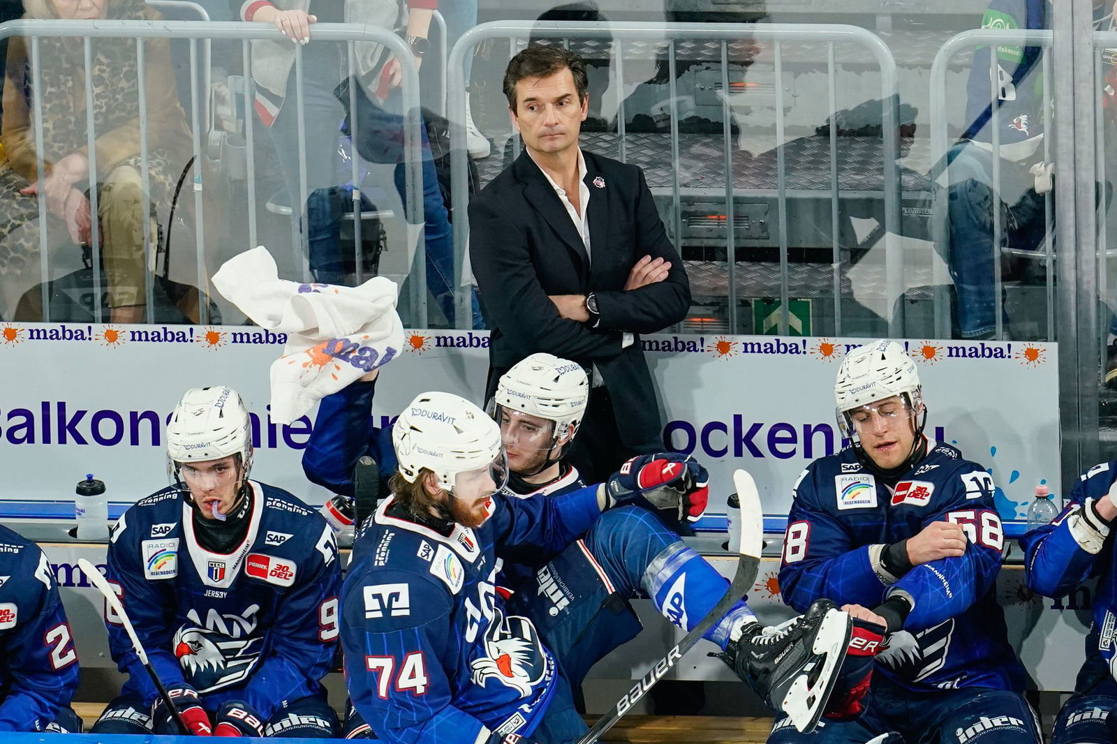 Mannheims Trainer Dallas Eakins freut sich auf einen neuen Verteidiger.