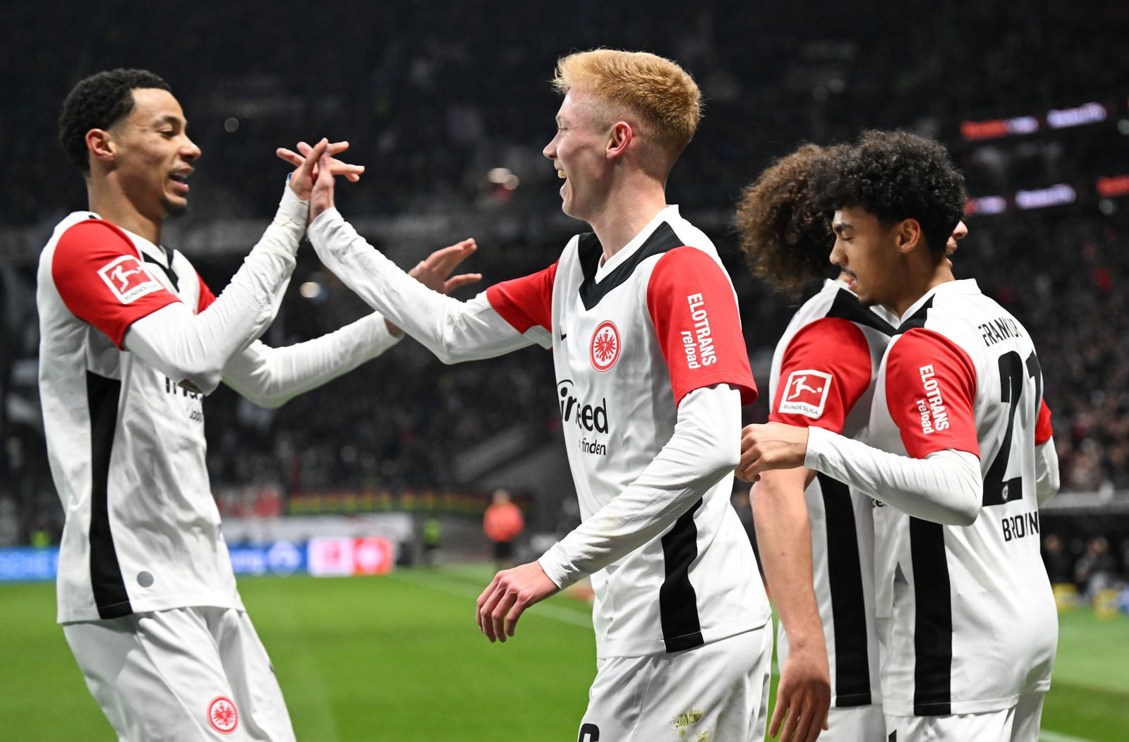 Eintracht Frankfurt hat das Heimspiel gegen Holstein Kiel gewonnen.
