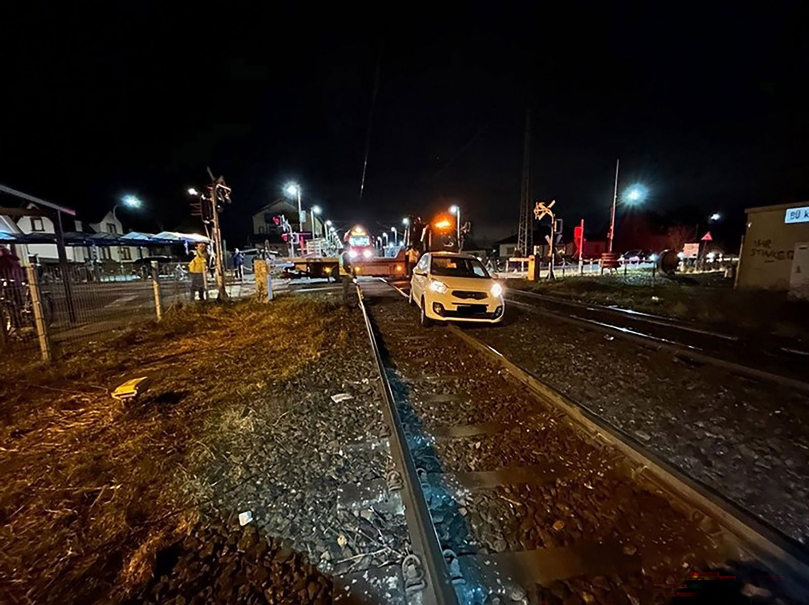 Reichlich Glück hatte der 81-Jährige nach seiner Irrfahrt ins Gleisbett. 