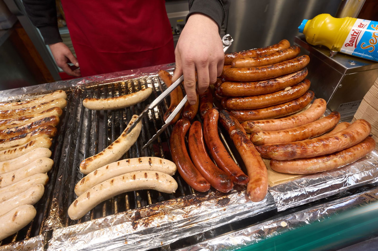 Haufenweise werden an diesem Wochenende Currywürste in Neuwied gegrillt.