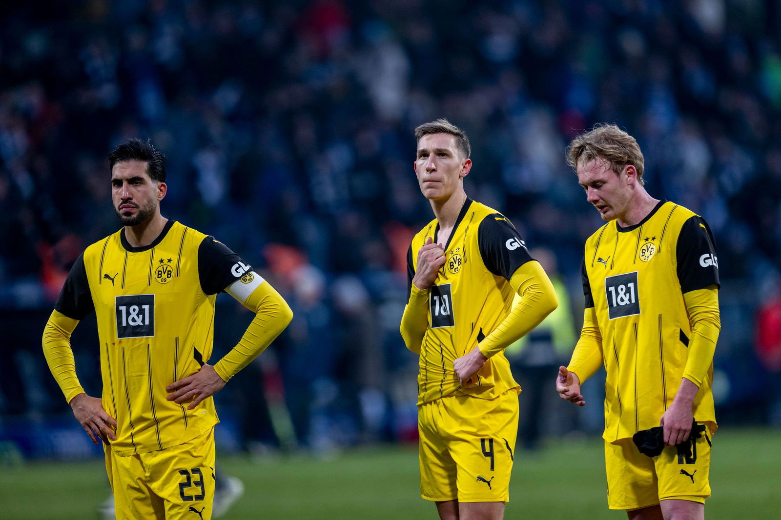 Frust und Ratlosigkeit: Dortmunds Emre Can (l-r), Nico Schlotterbeck und Julian Brandt