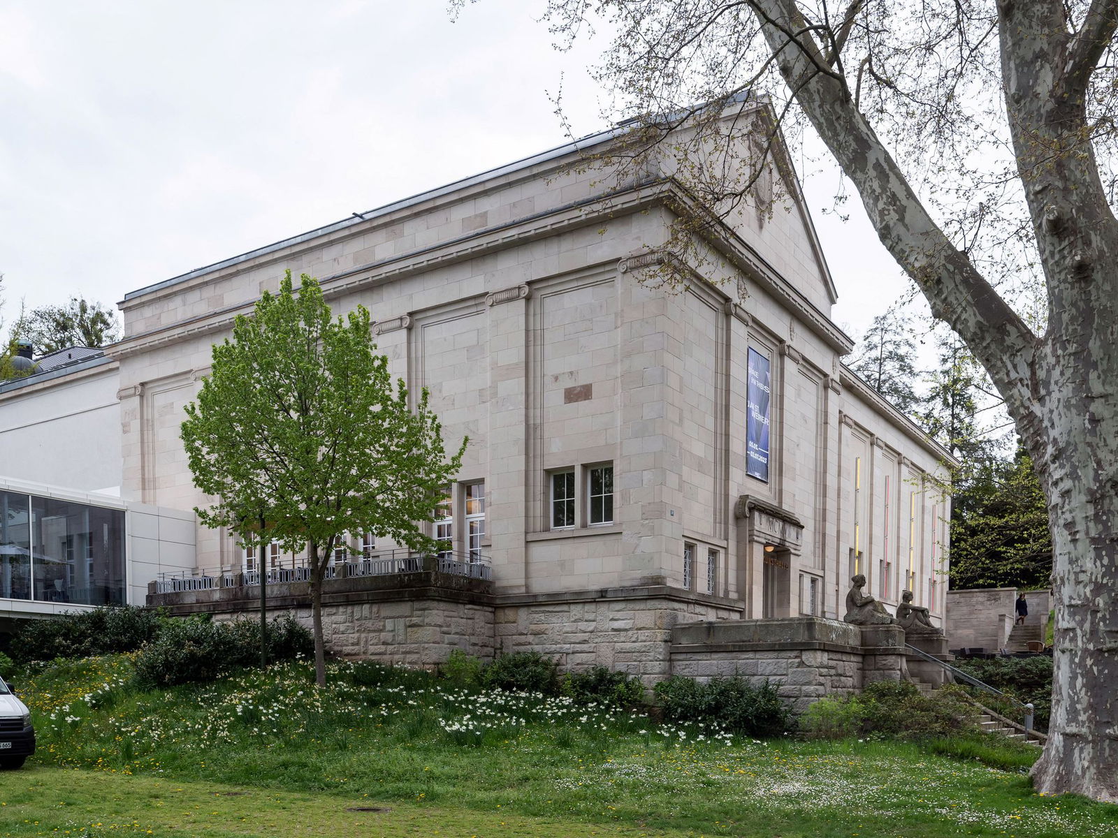 Eine gläserne Brücke verbindet die Kunsthalle mit dem Museum Frieder Burda. (Archivfoto)