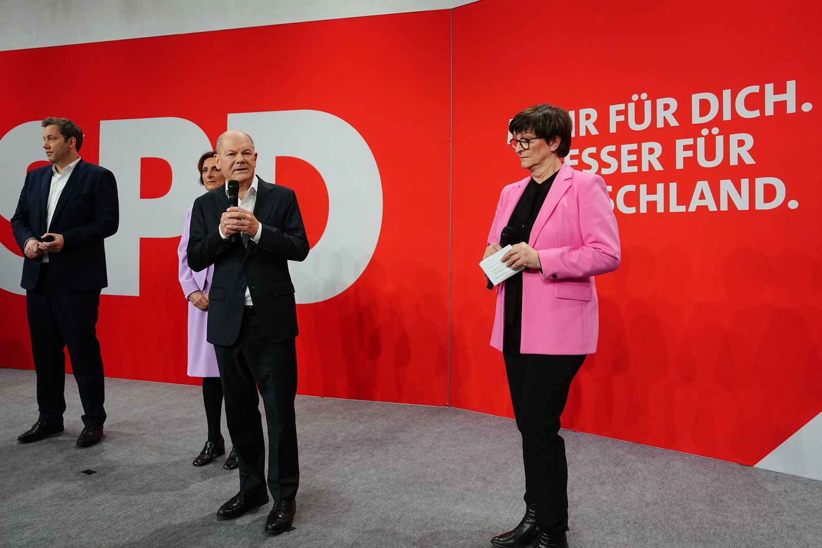 SPD-Chef Esken zieht vorerst keine Konsequenzen aus dem Wahldebakel ihrer Partei.