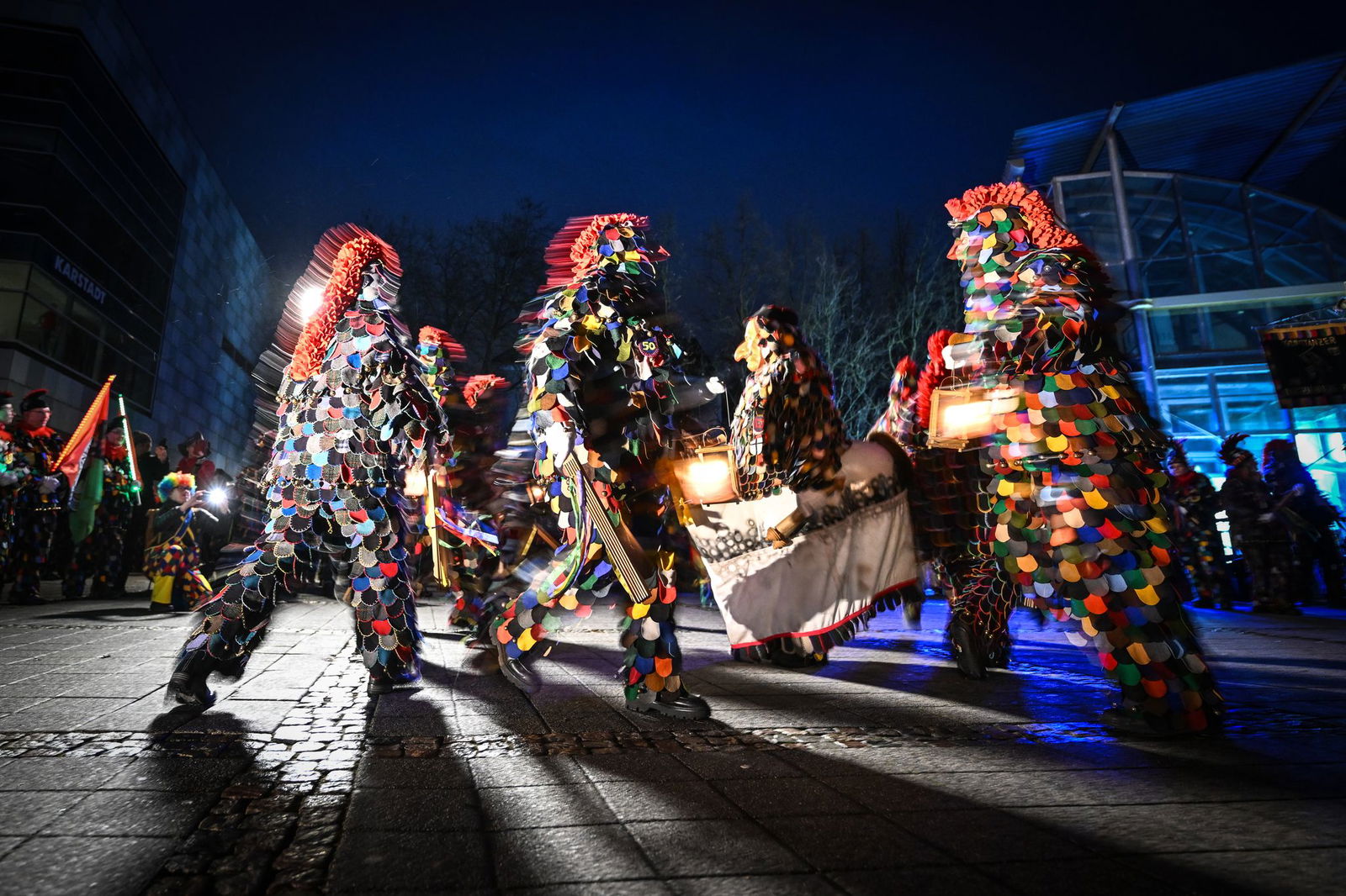 Die Narren starten für gewöhnlich schon in den frühen Morgenstunden in den «schmotzigen» oder «gumpigen» Donnerstag. (Archivbild) 