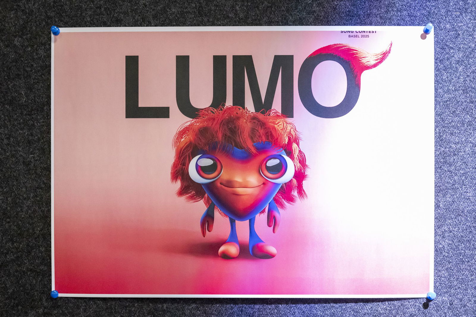Der Name Lumo ist abgeleitet von luminous - leuchtend.  