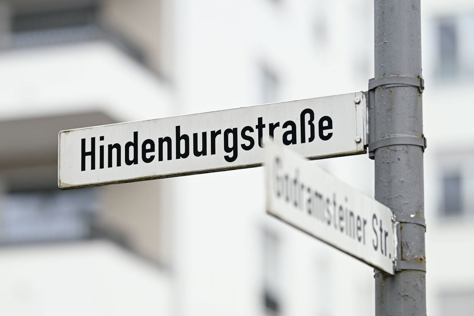 Die Frage für die Landauerinnen und Landauer lautete: «Sollen die Straßennamen Kohl-Larsen-Straße, Hindenburgstraße, Hans-Stempel-Straße erhalten bleiben?» (Archivfoto)