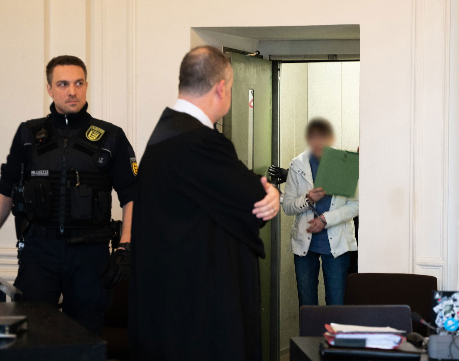 Der Staatsanwalt spricht davon, dass die Frau ihren Ehemann heimtückisch getötet hat.