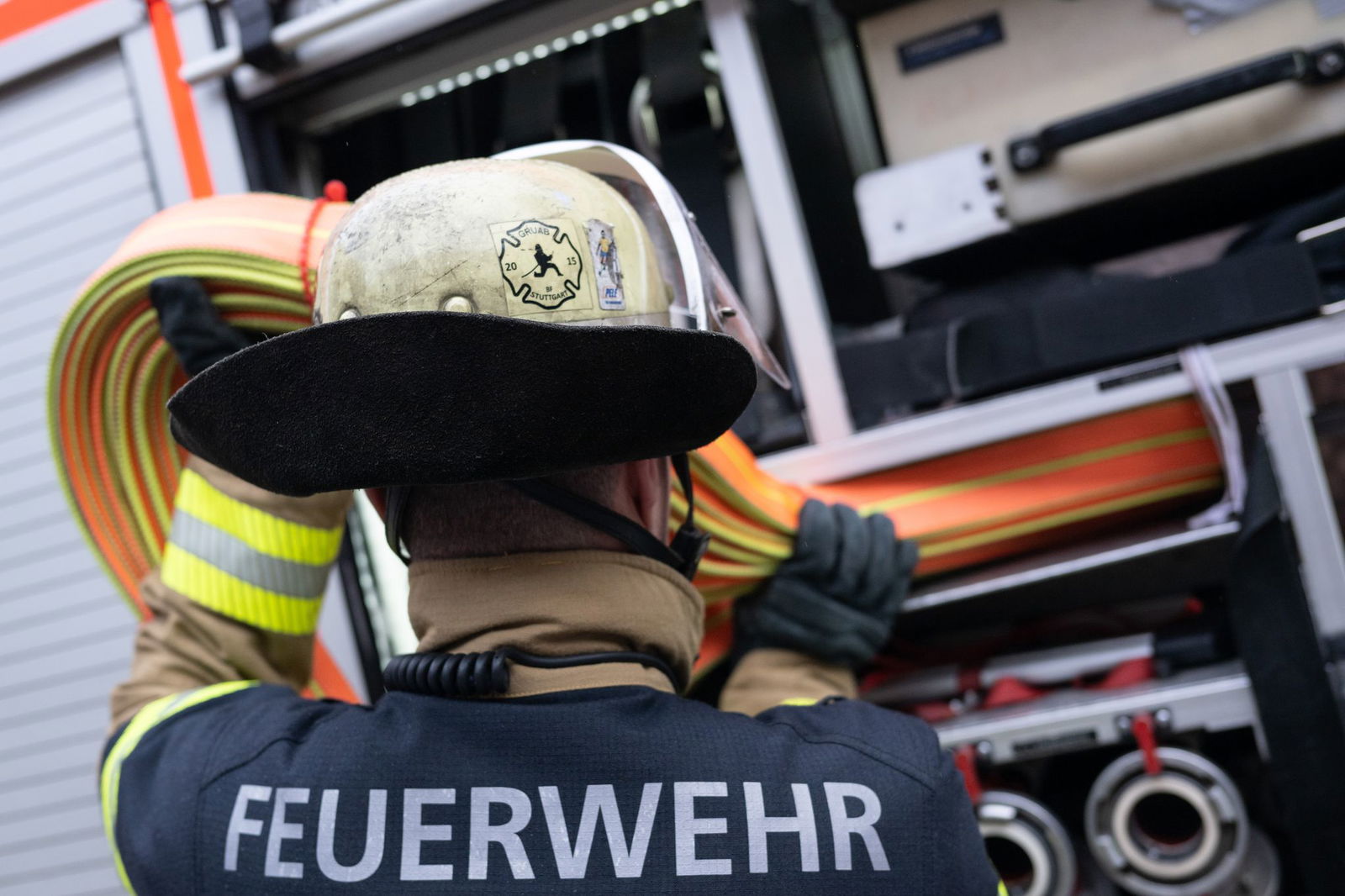 Rund hundert Feuerwehrleute waren laut einem Polizeisprecher im Einsatz. (Symbolbild)