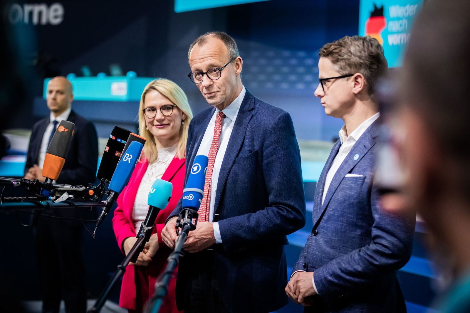 Die CDU will mit einem «Sofortprogramm» nach einer Regierungsübernahme die Wirtschaft ankurbeln und für mehr Sicherheit sorgen. Überschattet das AfD-Thema den Wahlparteitag in Berlin?