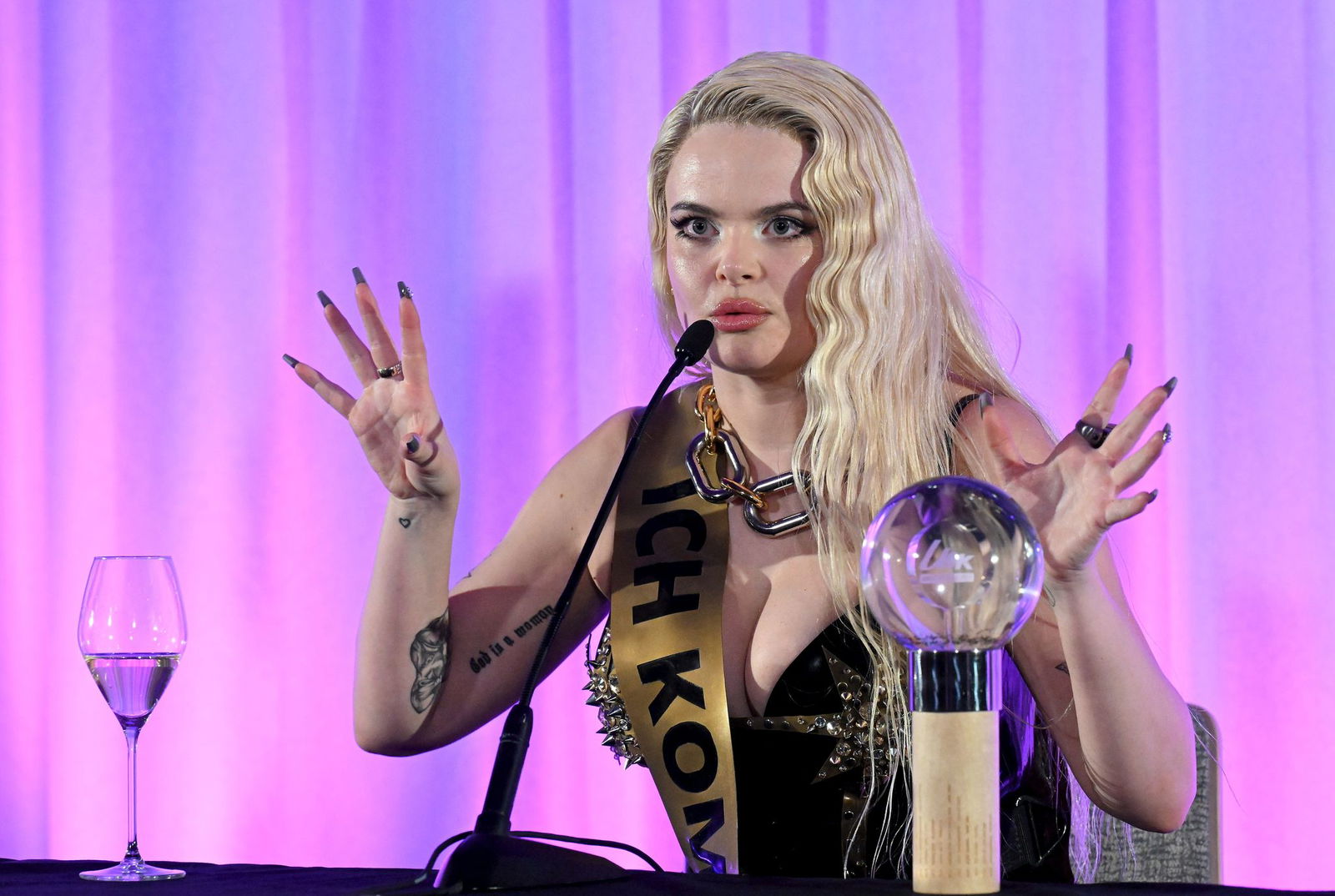 Basel, ich komme: Sängerin Erika Vikman will in Basel mit ihrem Lied «Ich komme» ins Finale kommen.