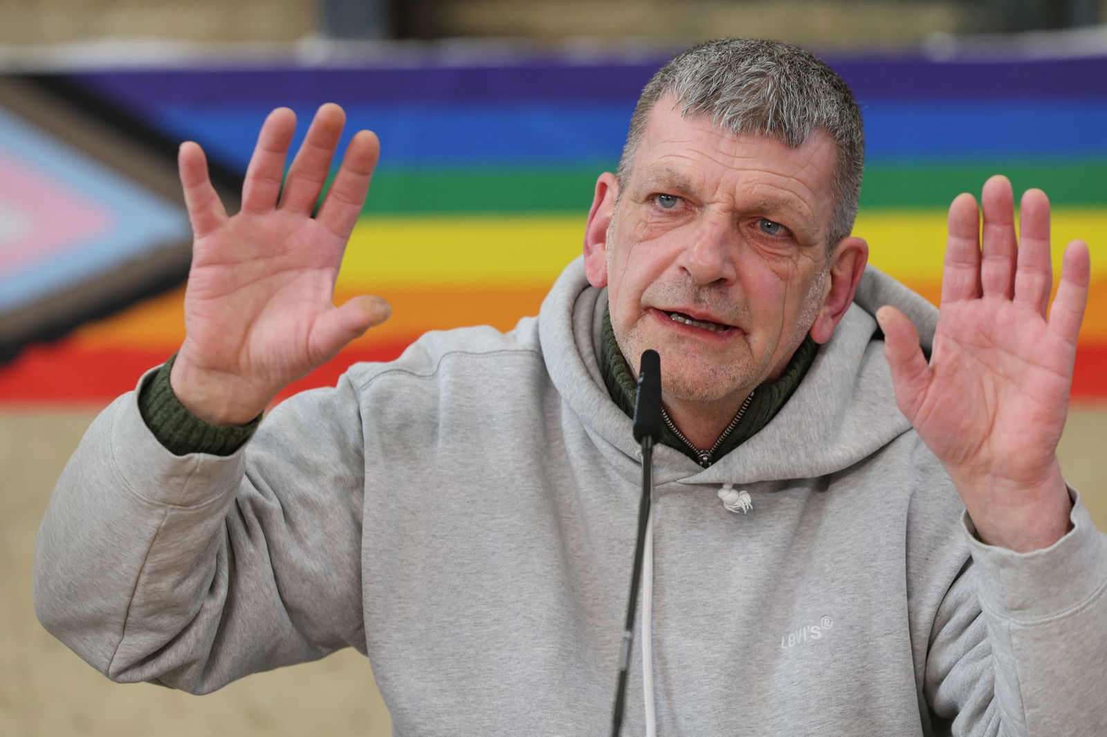 Für die rechtsextreme Szene seien «Döp dö dö döp»-Shirts eine große Einnahmequelle, sagte Jörn Menge vom Verein «Laut gegen Nazis».