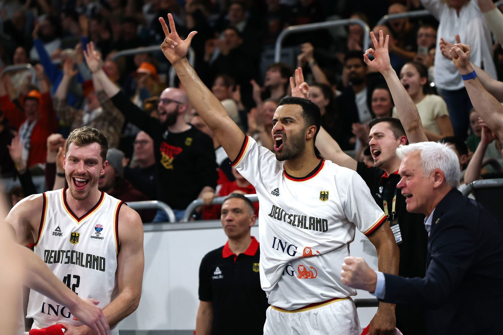 In Feierlaune: Deutschland fährt zur EM.