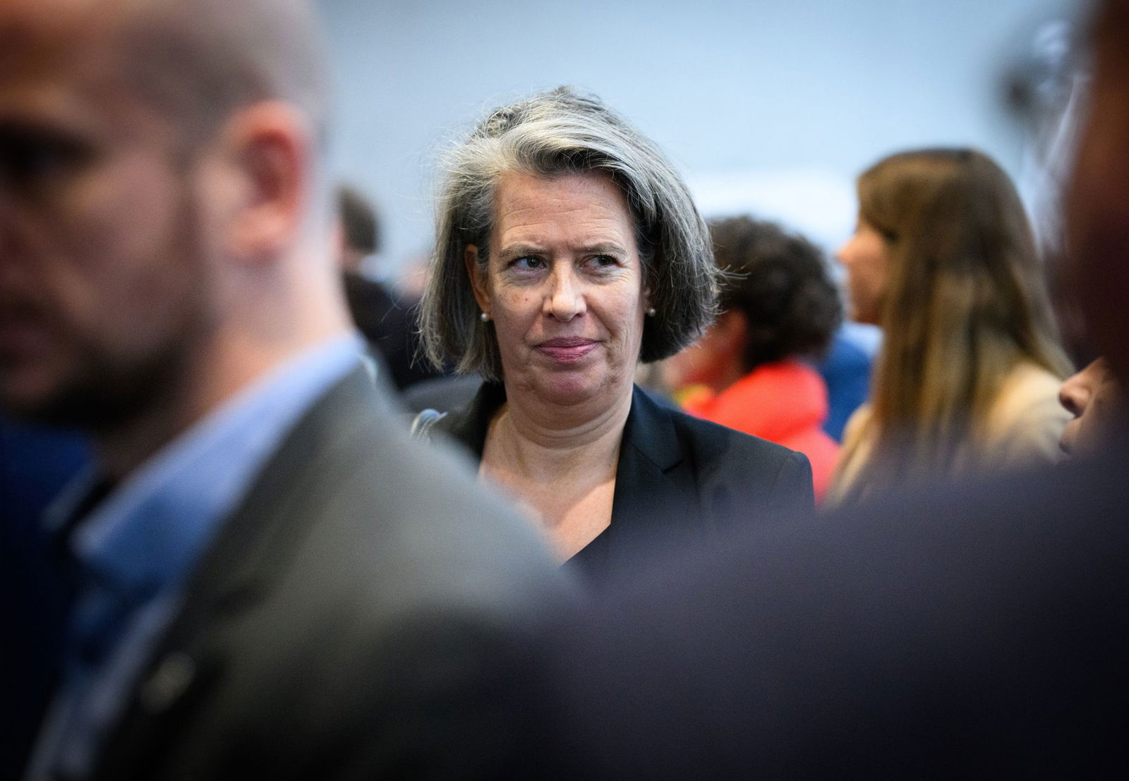 Tamara Zieschang (CDU), ist Innenministerin von Sachsen-Anhalt. In ihrem Bundesland lag das Personenpotenzial im Phänomenbereich «Verfassungsschutzrelevante Delegitimierung des Staates» in den Jahren 2022 und 2023 jeweils knapp im dreistelligen Bereich. …