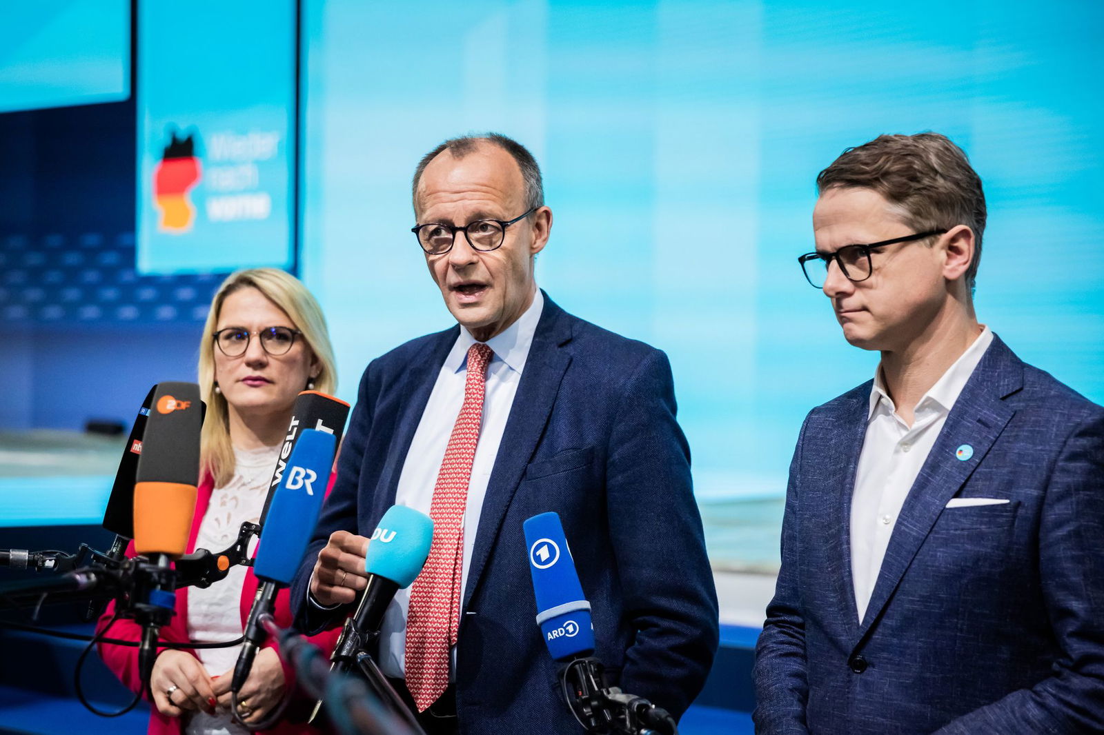Unionskanzlerkandidat Friedrich Merz (CDU) hat die Bedeutung des Demonstrationsrechts betont und gleichzeitig Friedlichkeit angemahnt. 