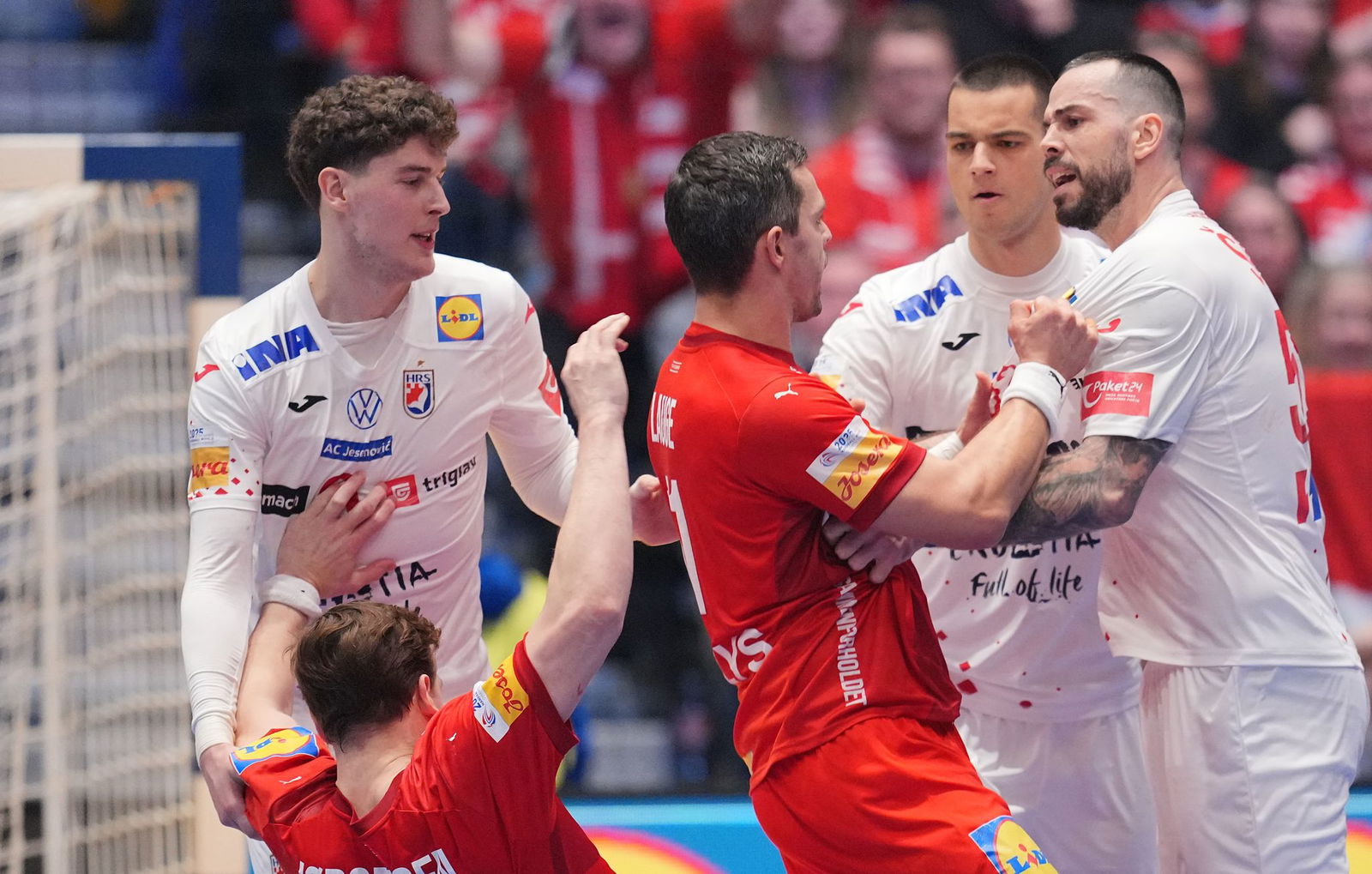 Auf dem Parkett kam es mehrmals zu Rangeleien. 