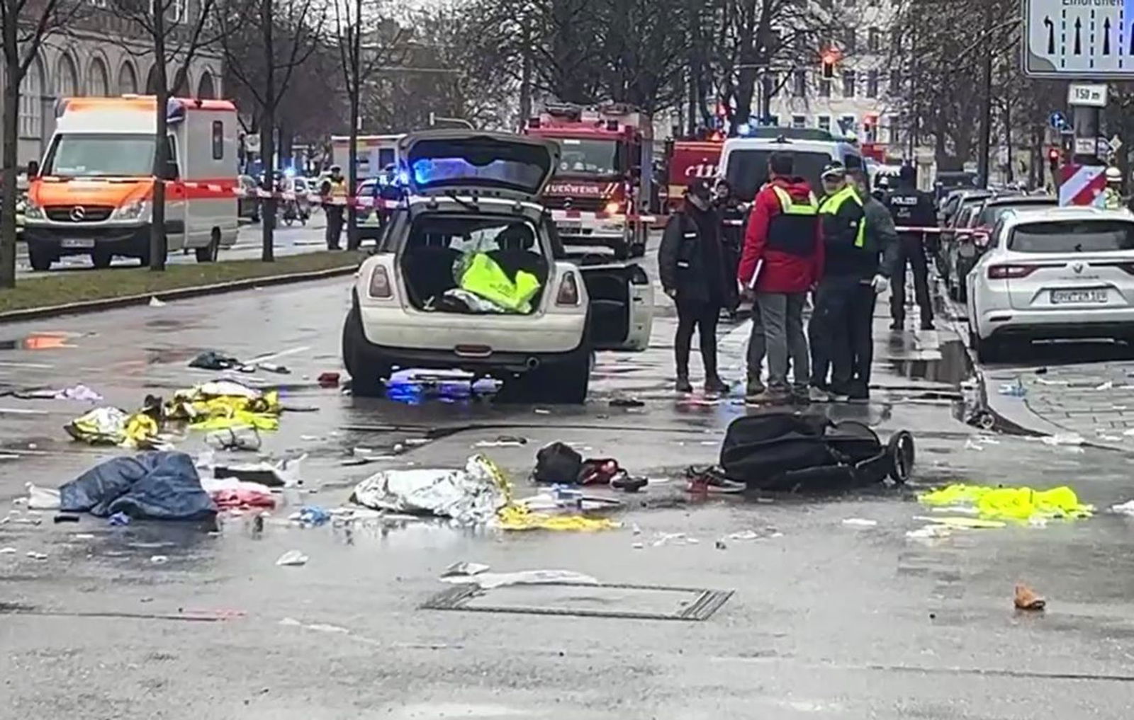 Mindestens 28 Menschen wurden verletzt.