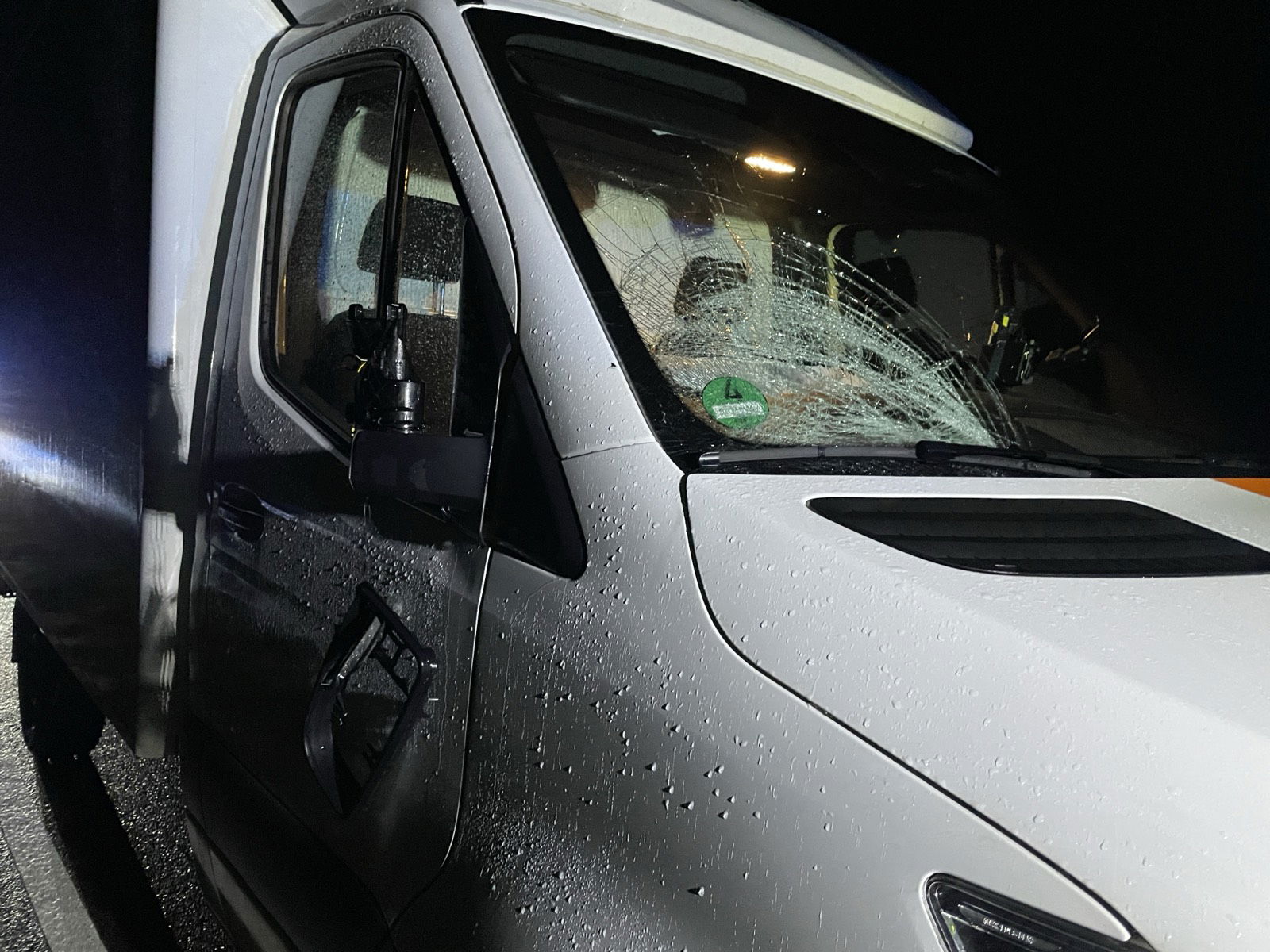 Unfall mit LKW auf B48