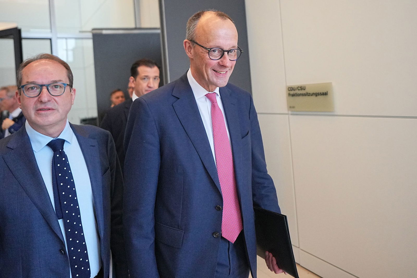 Die Union hat nach längerer Debatte entschieden, das umstrittene «Zustrombegrenzungsgesetz» doch zur Abstimmung zu bringen.