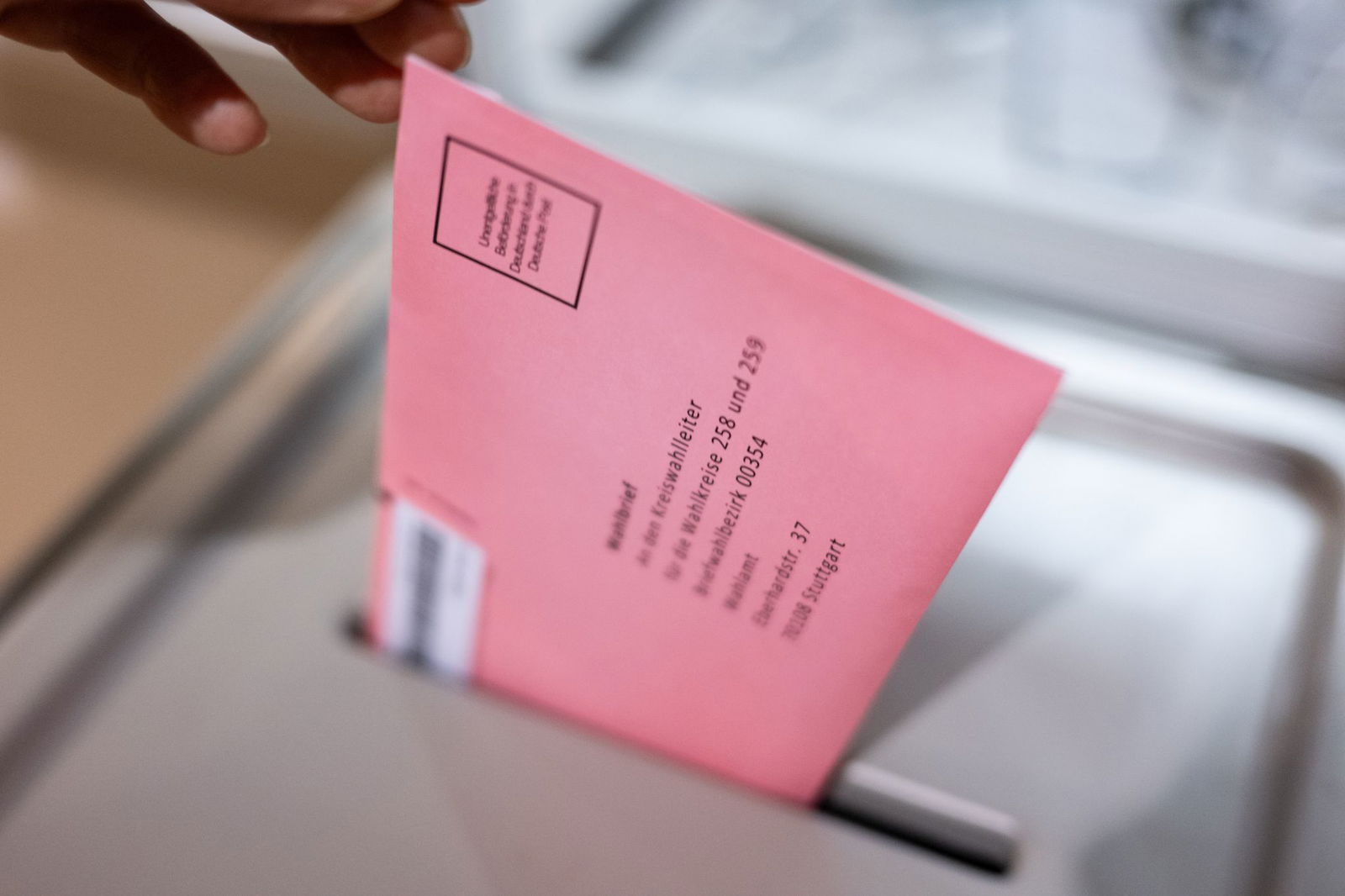 Wer per Brief wählen will, muss den Wahlschein bei seiner Gemeinde oder Stadt beantragen. (Symbolbild)