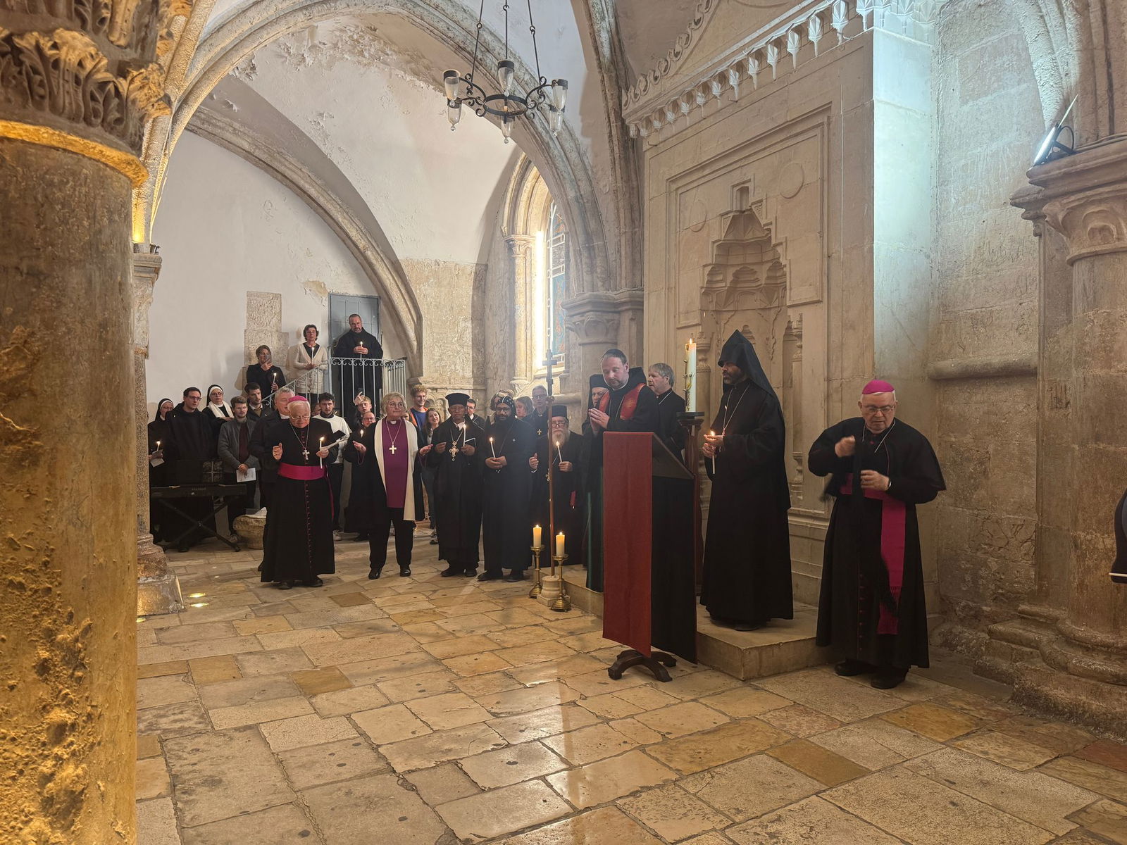 Mit vielen Würdenträgern ist Springhart beim Gebet in der Woche für die Einheit der Christen in der Dormitio – am Ende sprechen alle anwesenden Bischöfe den Segen.