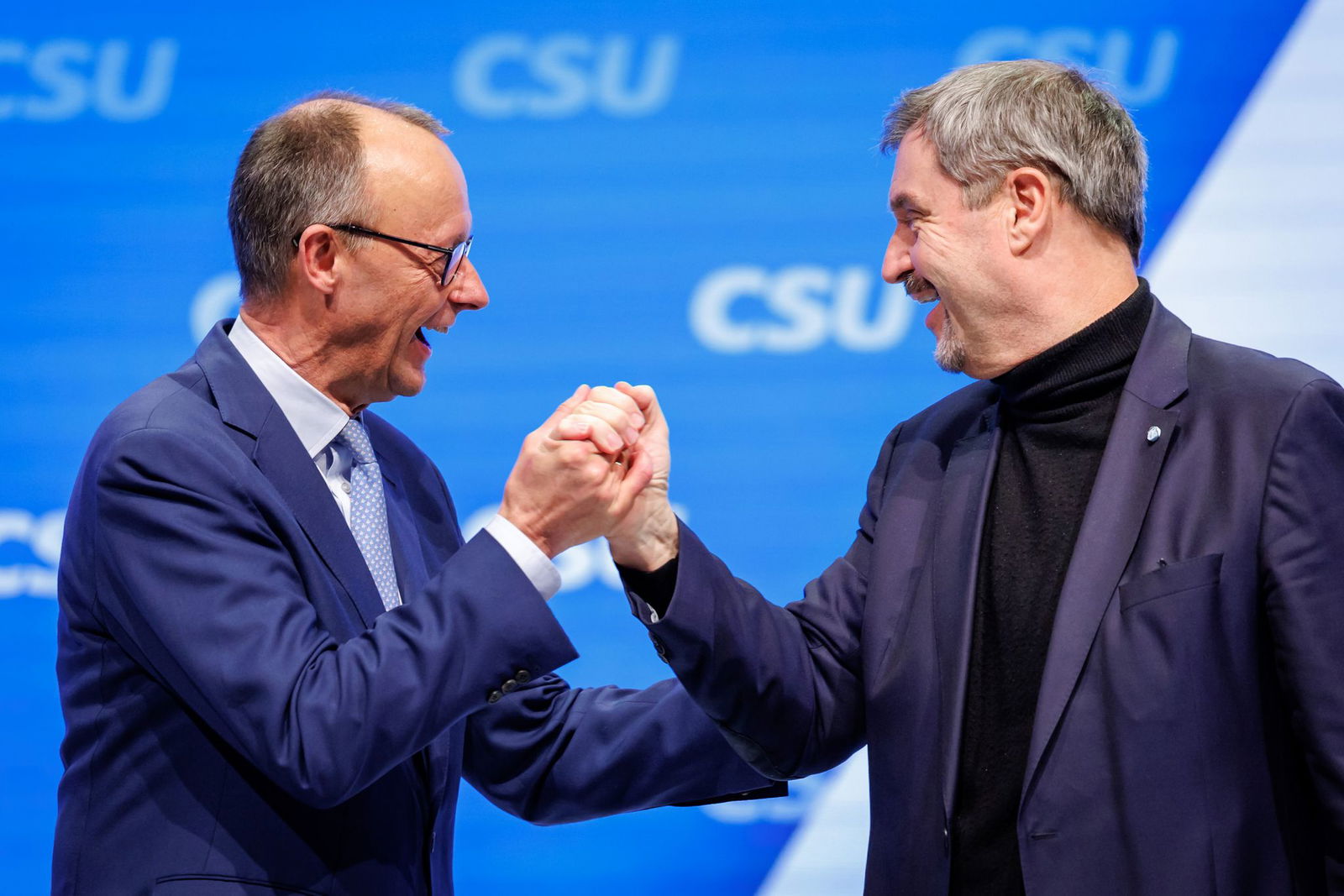 Die Chefs von CSU und CDU, Markus Söder und Friedrich Merz, setzen auf Geschlossenheit im Wahlkampf. 
