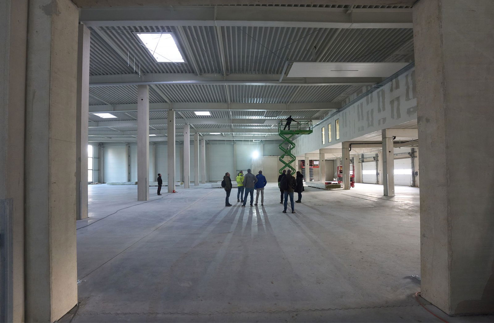 Insgesamt hat das Gebäude mit einem Hochregallager 1.700 Palettenstellplätze.