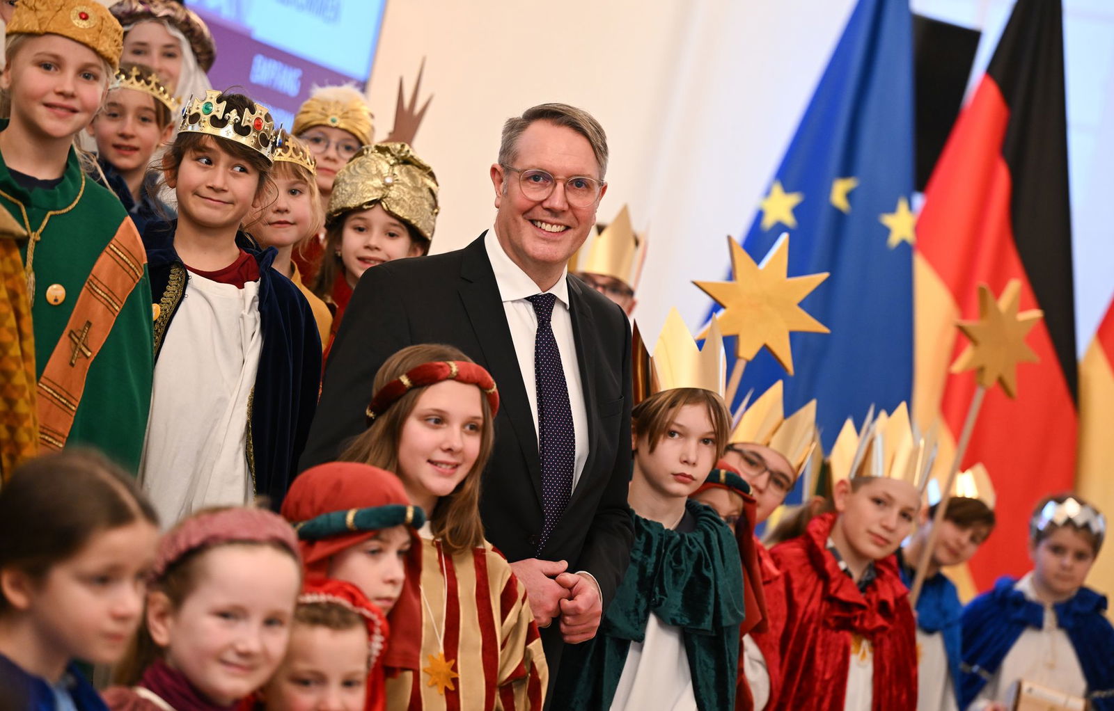 Ministerpräsident Alexander Schweitzer reist im Heiligen Jahr zu einer Privat-Audienz beim Papst. (Archivbild)