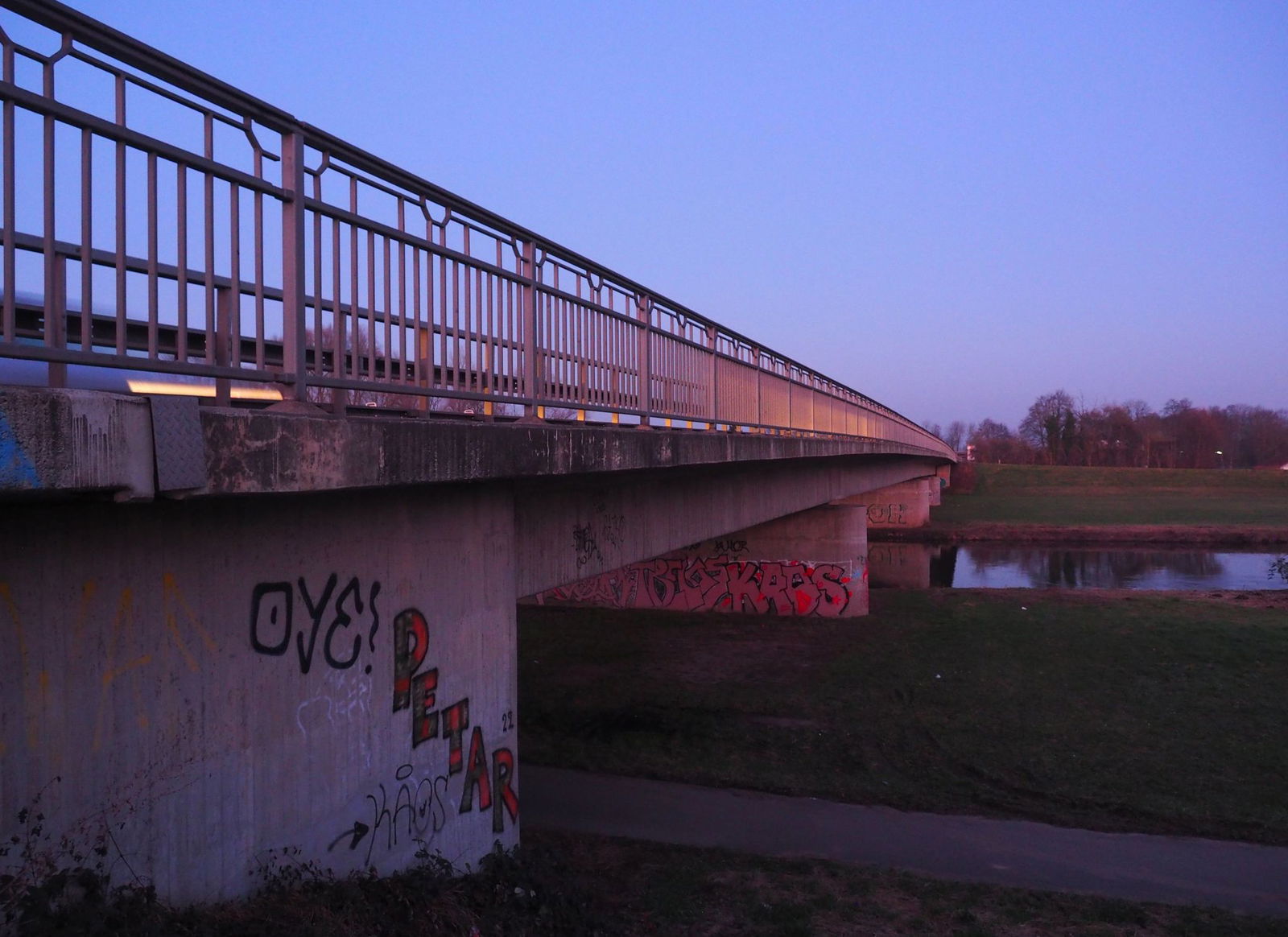 Im Südwesten gibt es Dutzende Spannbetonbrücken, die als gefährdet gelten. 