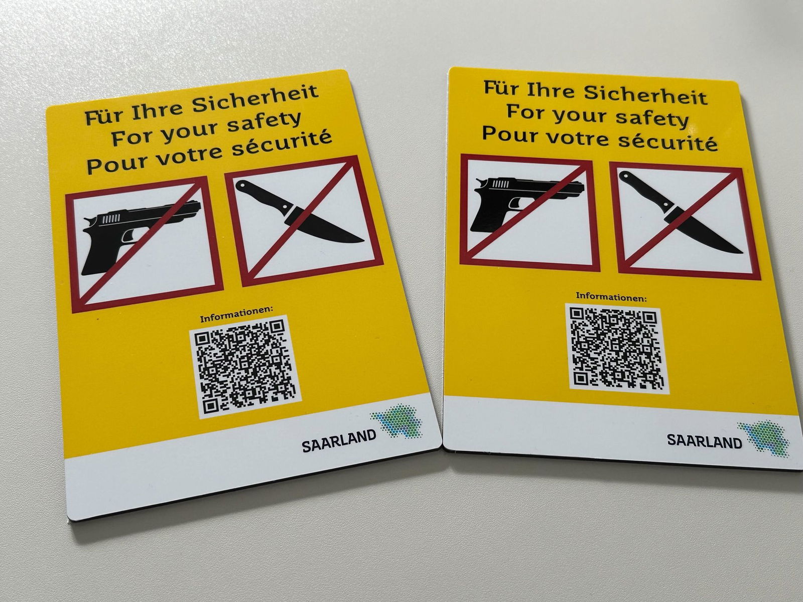 Hinweisschilder, die nun in den Innenstädten von Saarbrücken und Neunkirchen installiert werden.