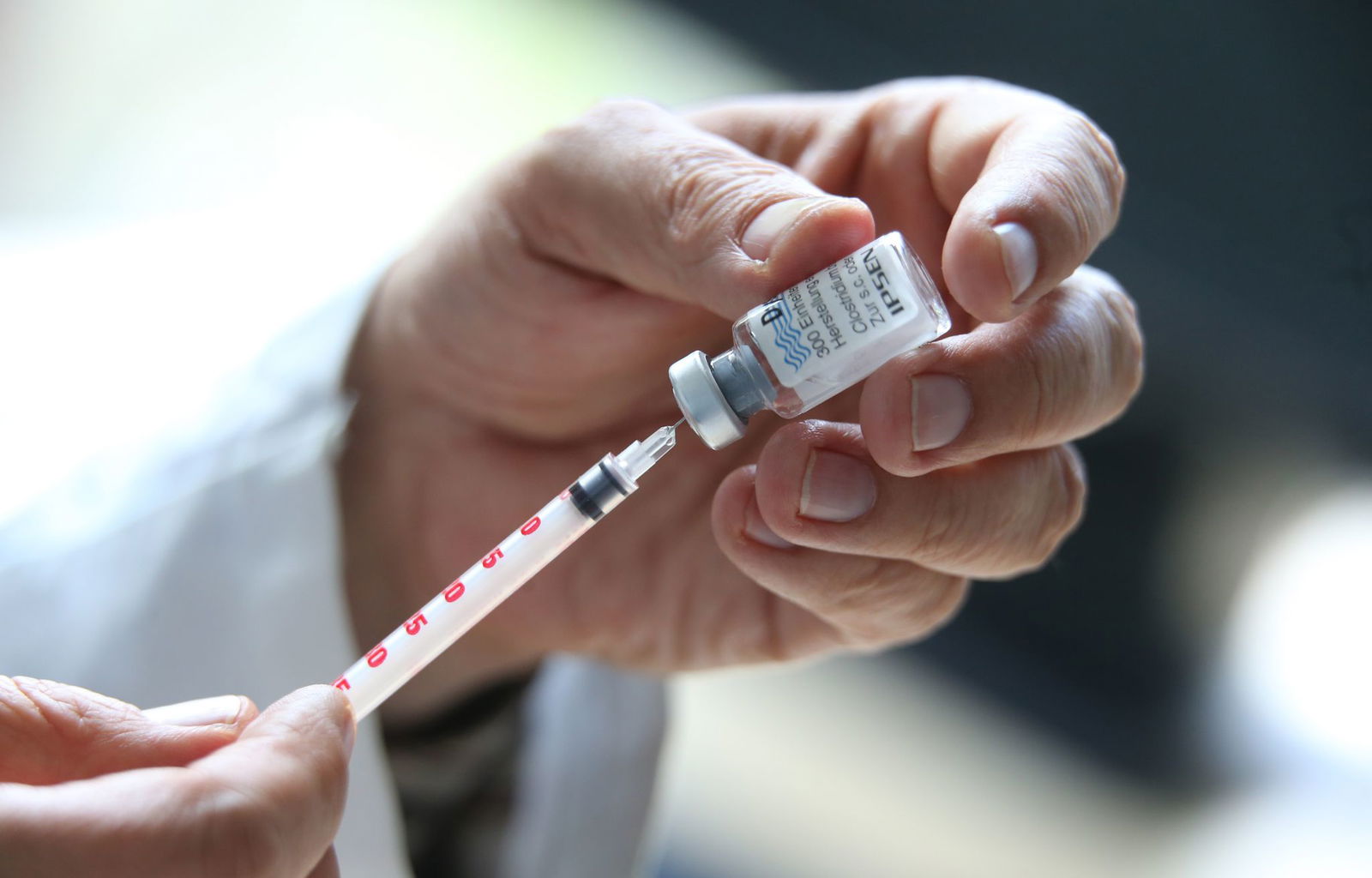 Ein Mann mit türkischem Doktortitel soll in Neckarsulm unerlaubt Botox gespritzt haben. (Symbolbild)