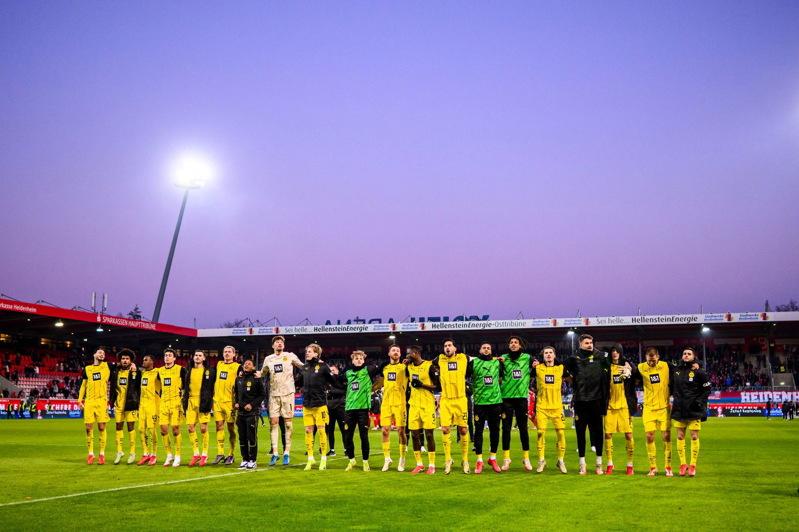 Gewannen am Samstag mit 2:1 in Heidenheim: Die Profis von Borussia Dortmund.