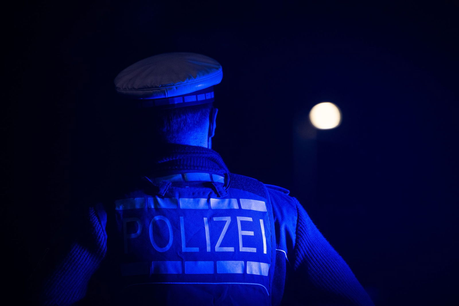 Wegen eines Unfalls mit drei Autos wurde die Polizei am Freitag gerufen. (Symbolbild)