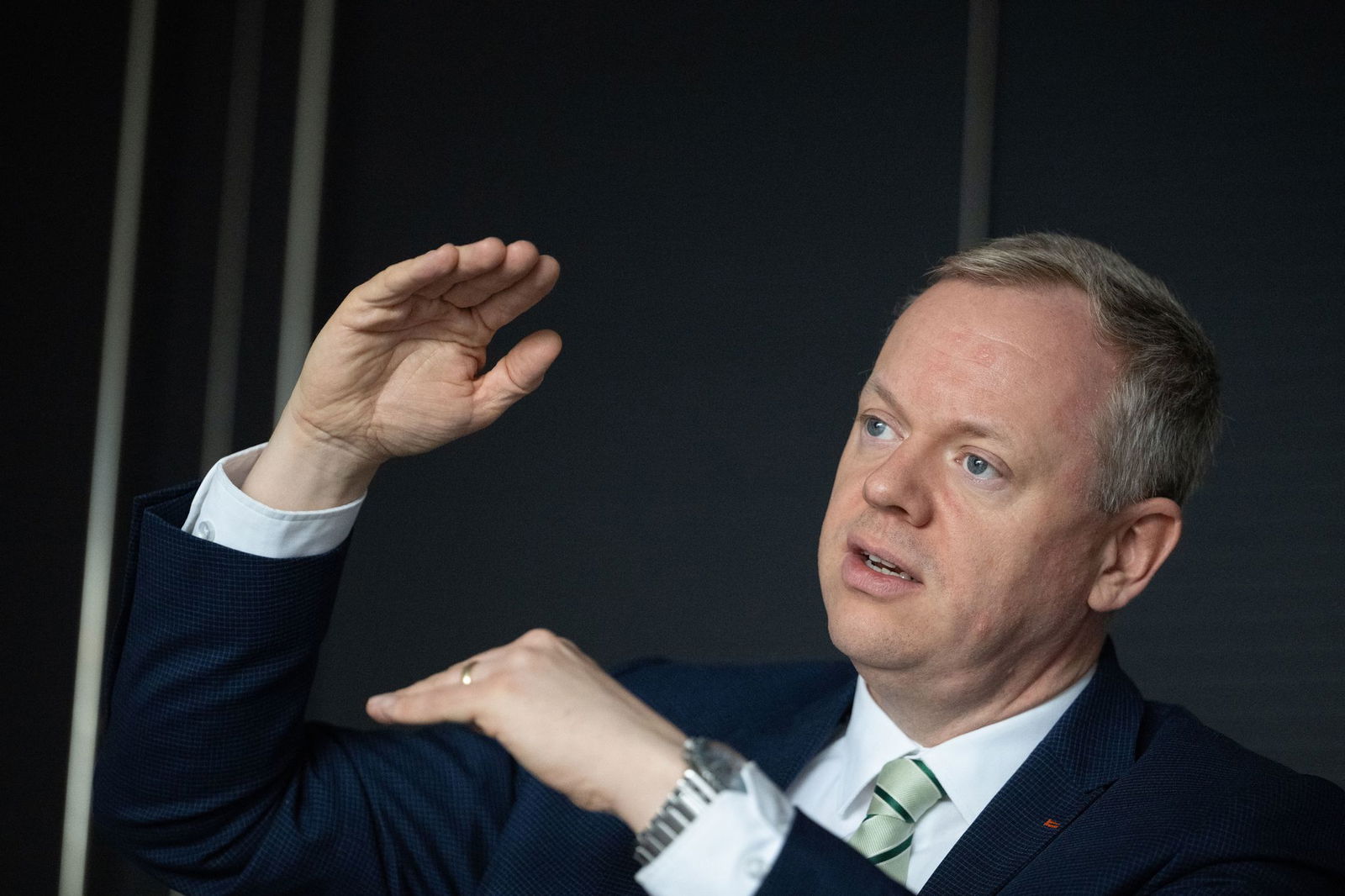 Sparkassenpräsident Matthias Neth hält die Wirtschaft in Baden-Württemberg für widerstandsfähig. (Archivbild)