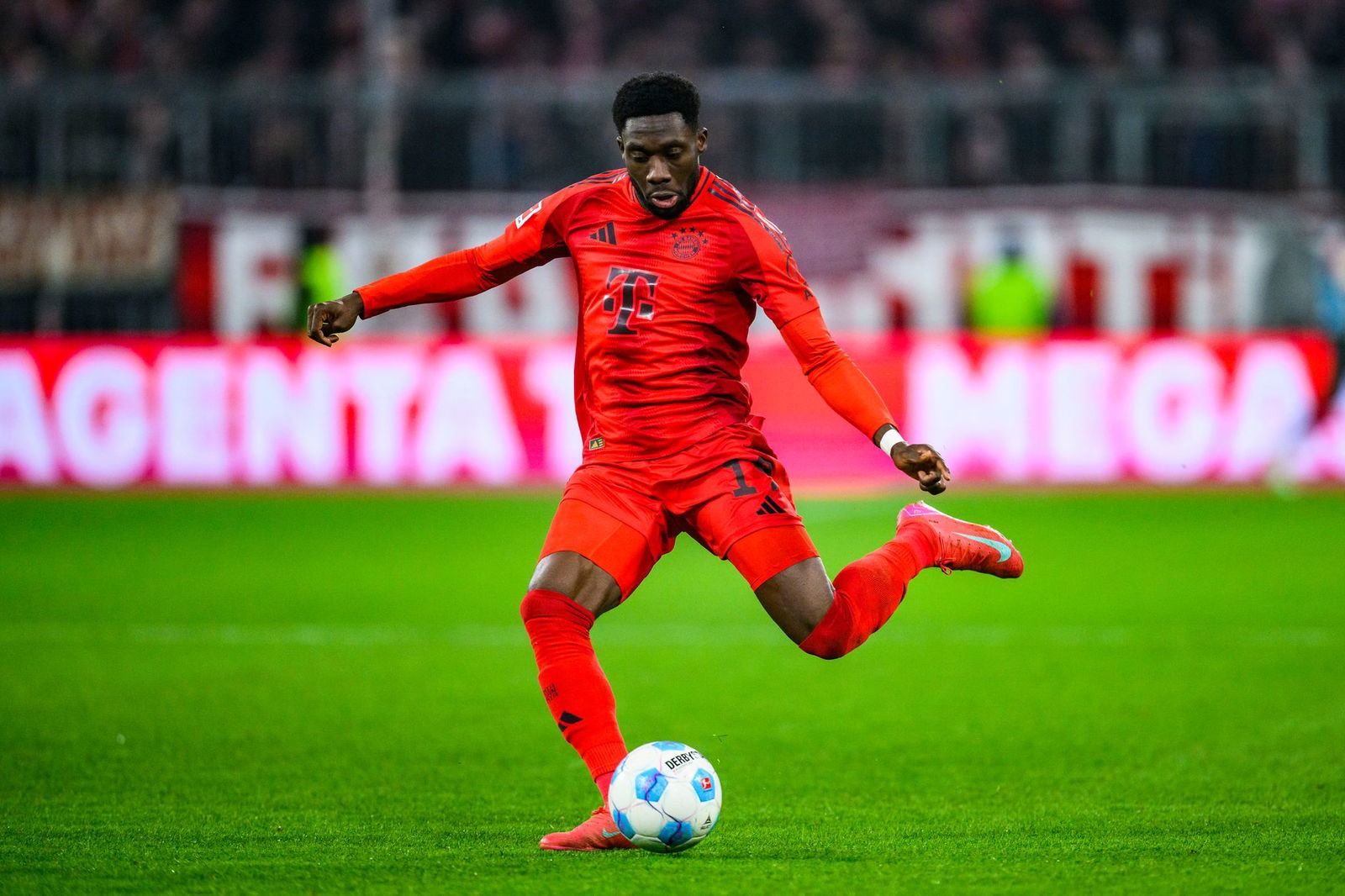 Bleibt langfristig beim FC Bayern: Alphonso Davies.