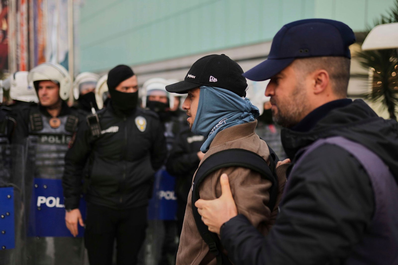 Fast 1.900 Menschen wurden laut Regierungsangaben seit Beginn der Proteste festgenommen. 