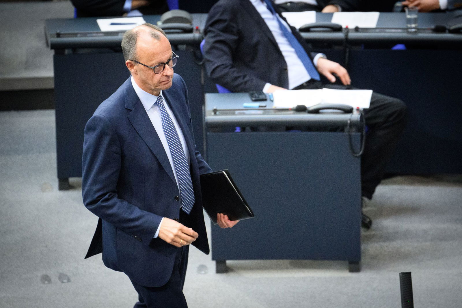 Der wahrscheinliche künftige Kanzler Friedrich Merz (CDU) wirbt weiter um Mehrheiten für das geplante Schuldenpaket von Union und SPD.