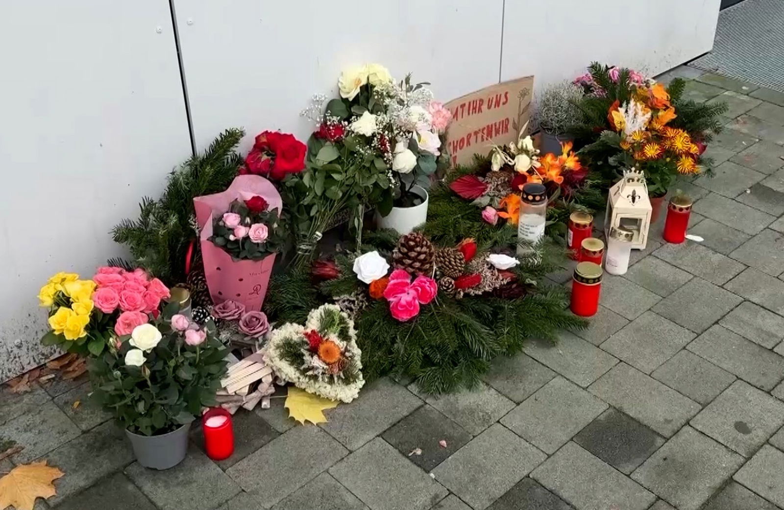 Nach der Tötung einer Mutter und ihrer Töchter in Berlin-Marzahn steht der Partner und Vater in Berlin vor Gericht. (Archivbild) 