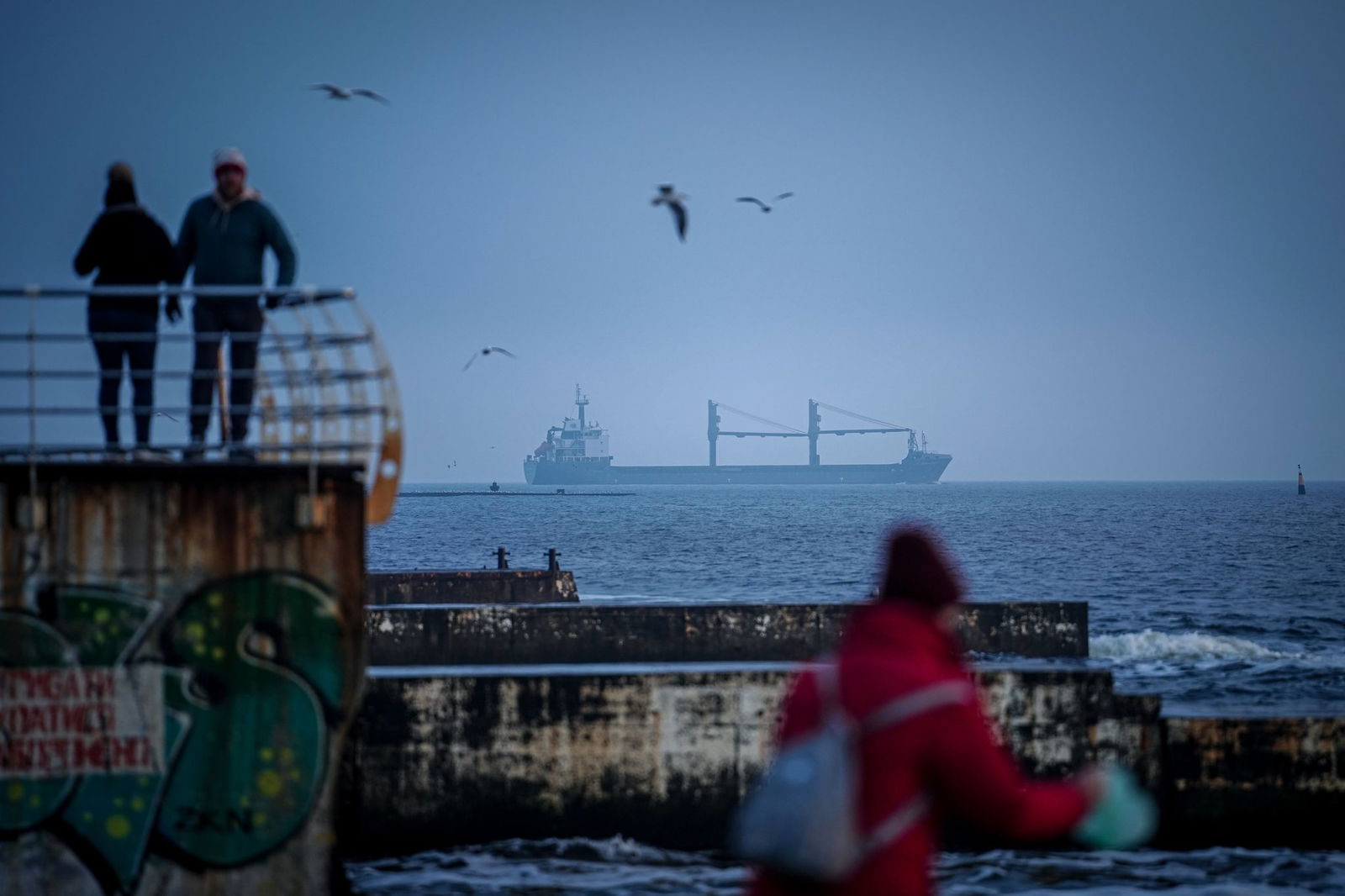 Ein Frachter läuft aus dem Hafen von Odessa auf das Schwarze Meer aus. (Archivbild)