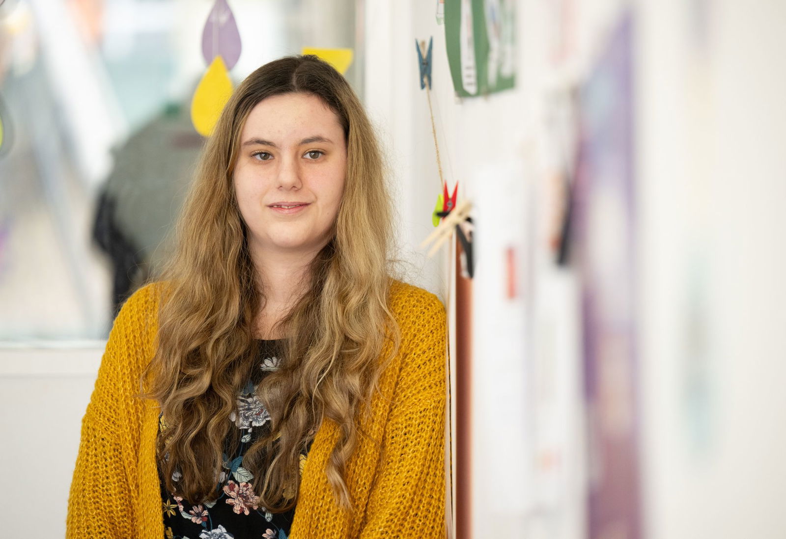 Emely unterstützt die Fachkräfte in der integrativen Kita «Rheinlinge»