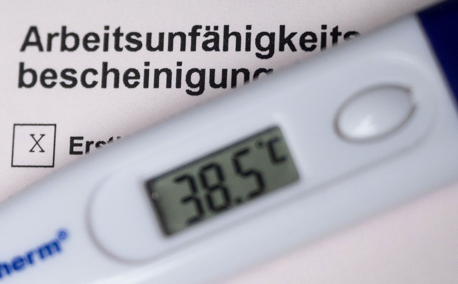 Aktuell melden sich so viele Beschäftigte wie seit Jahren nicht mehr wegen Grippe krank. (Symbolbild)