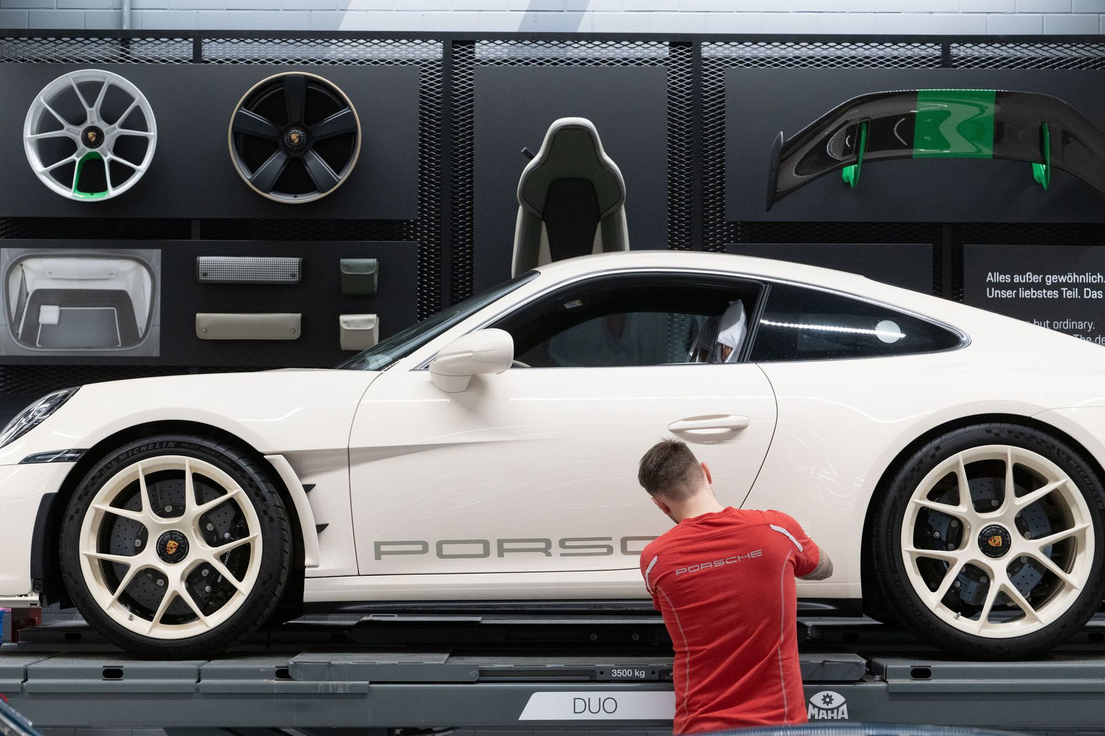 Nach dem Gewinneinbruch fällt der Mitarbeiterbonus bei Porsche deutlich geringer aus. (Archivbild)