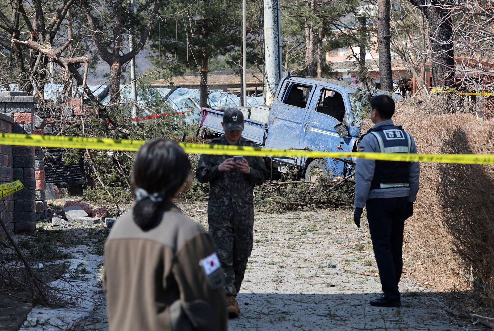 Ein südkoreanisches Kampfflugzeug hat versehentlich Bomben über einem Dorf abgeworfen. 