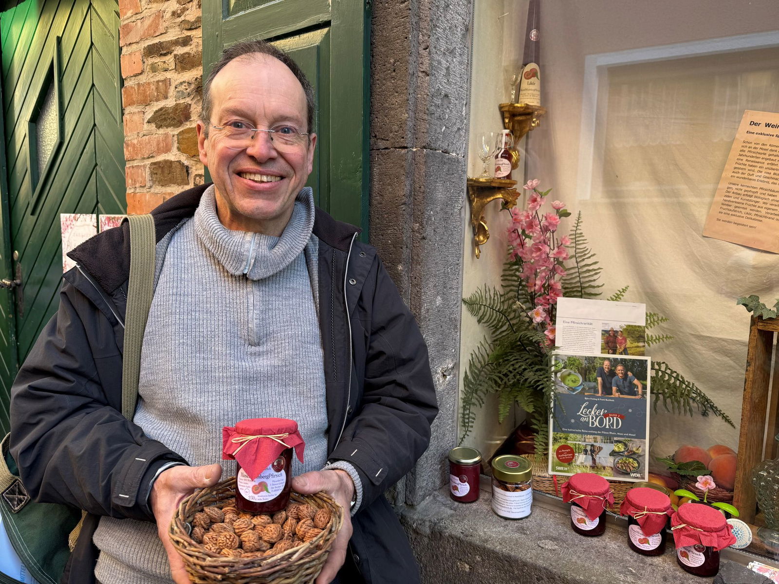 Interessierte holen sich Obststeine, um sie auch außerhalb der Region anzupflanzen.