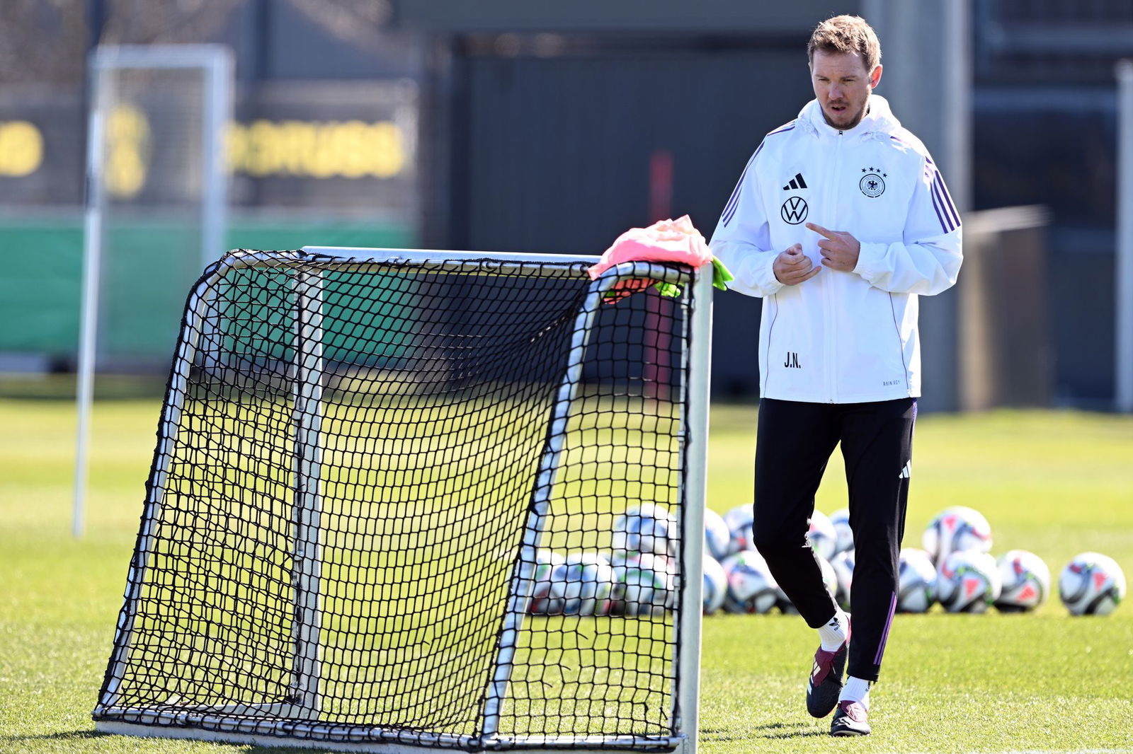 Die Vorbereitung auf dem Trainingsplatz hat Julian Nagelsmann noch in Dortmund abgeschlossen.