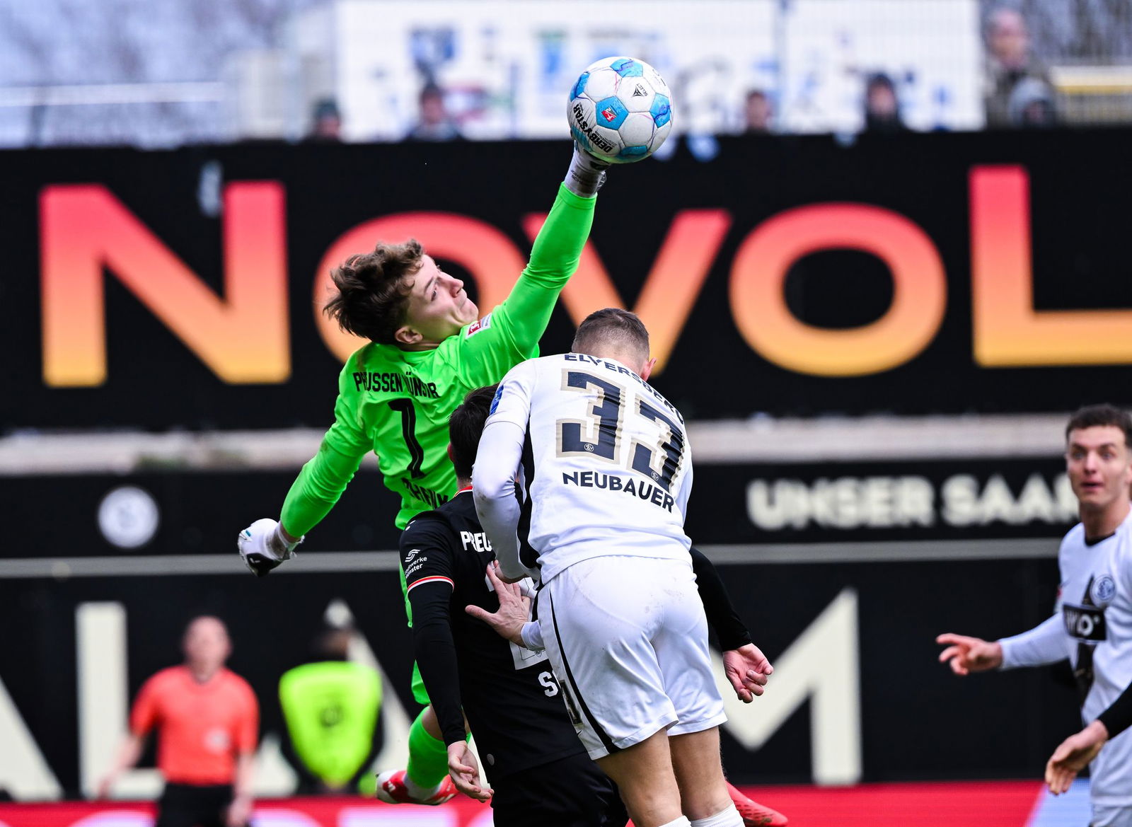 Münster feiert einen Arbeitssieg in Elversberg.