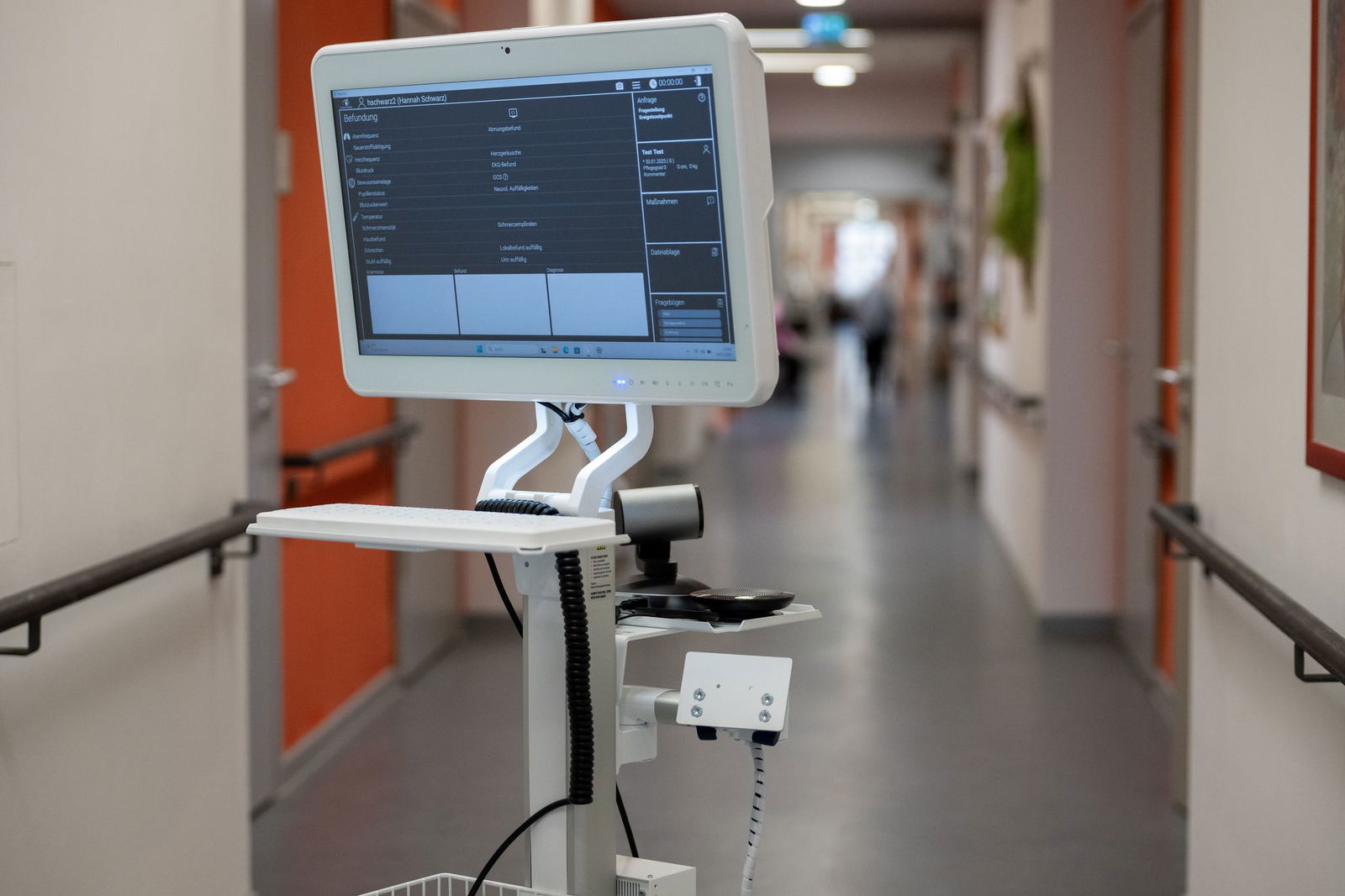 Von dem Teledoc-Rollständer «Carlo» gibt es acht Stück bei den Vereinigten Hospitien.