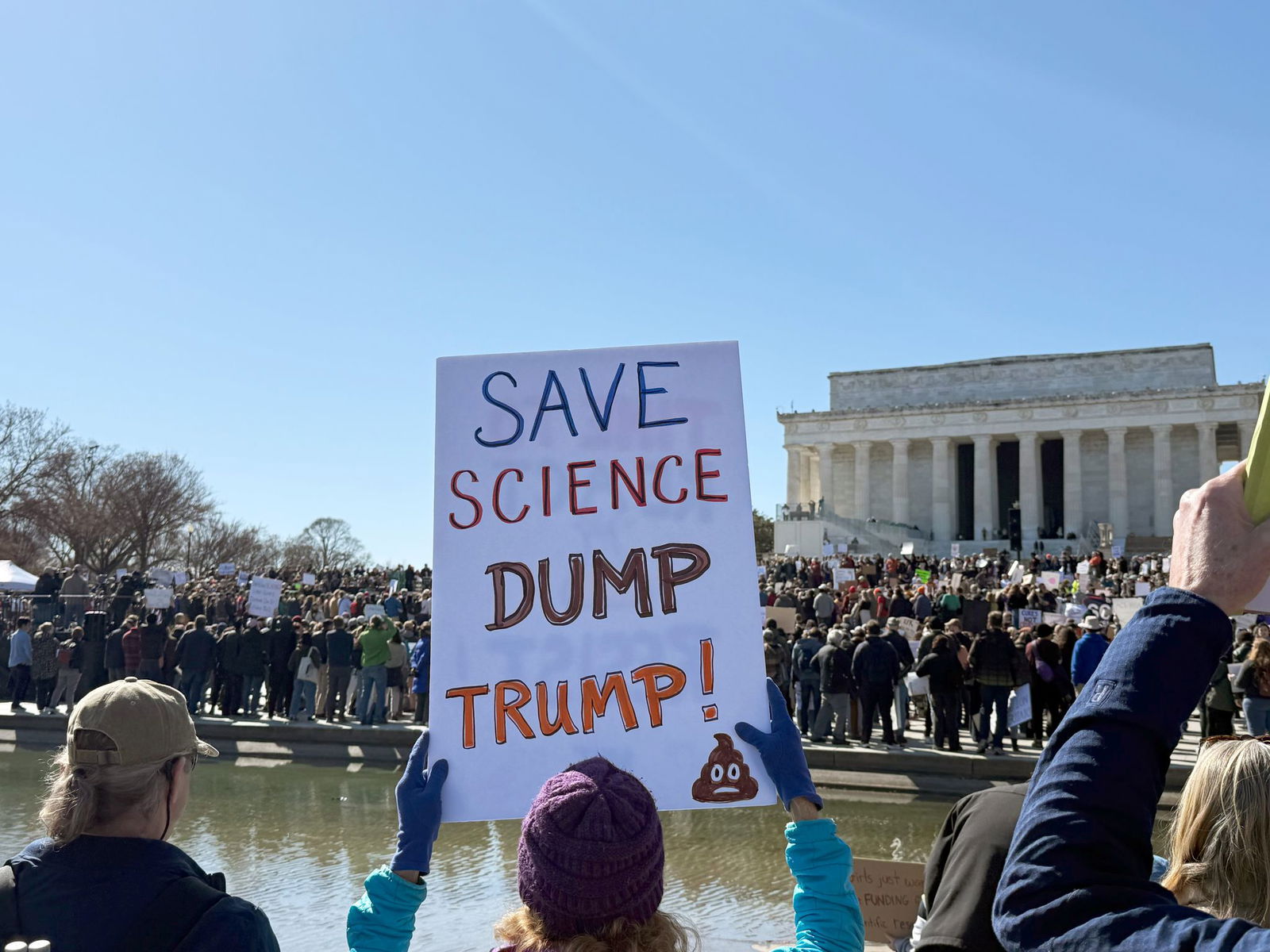 Proteste gegen die Regierung: «Rettet die Wissenschaft - Weg mit Trump!»
