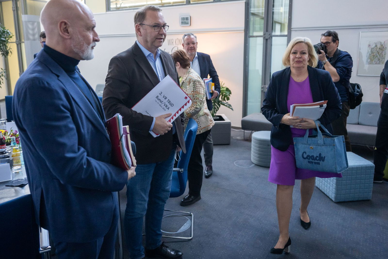 Tagelang wurde in Potsdam für die mehr als 2,5 Millionen Beschäftigte im öffentlichen Dienst verhandelt. Jetzt geht es in die Schlichtung. 