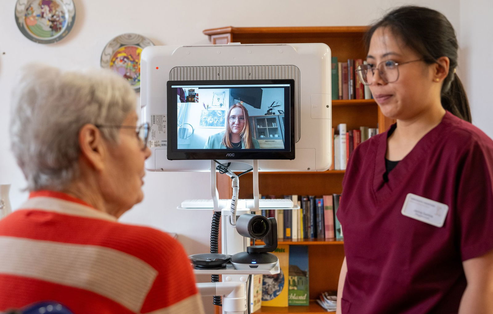 Durch die Videozuschaltung werden Wege für das Personal reduziert.