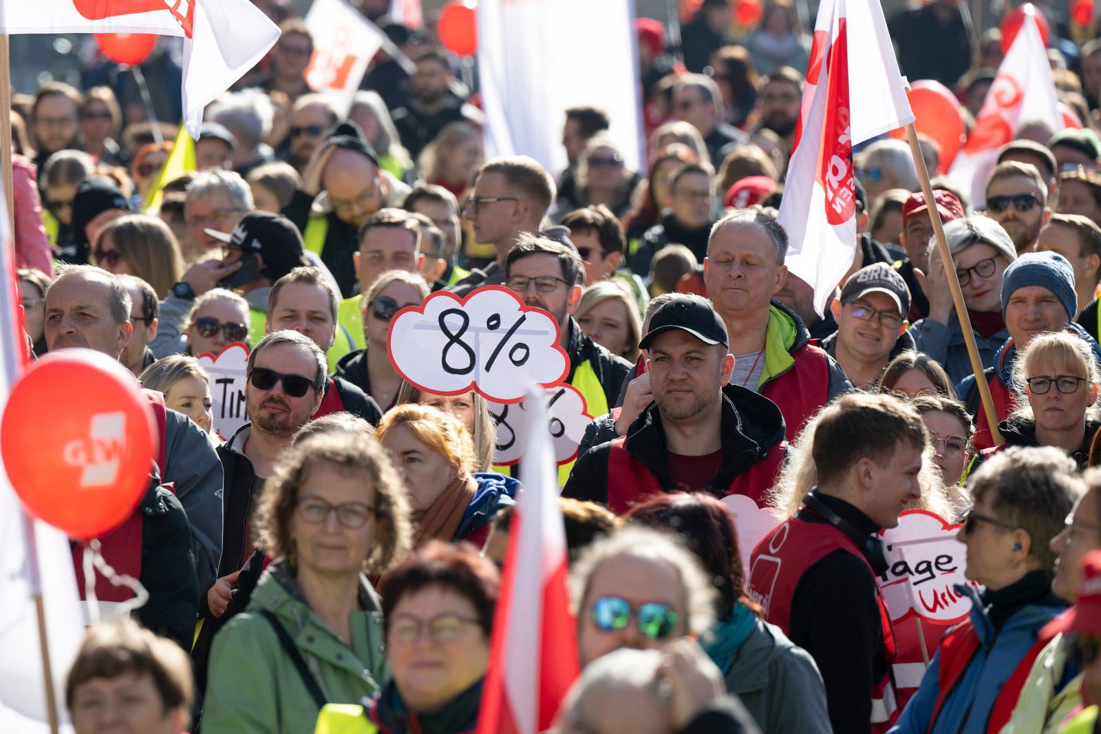 Verdi will die Warnstreiks im Südwesten ausweiten. (Archivbild)